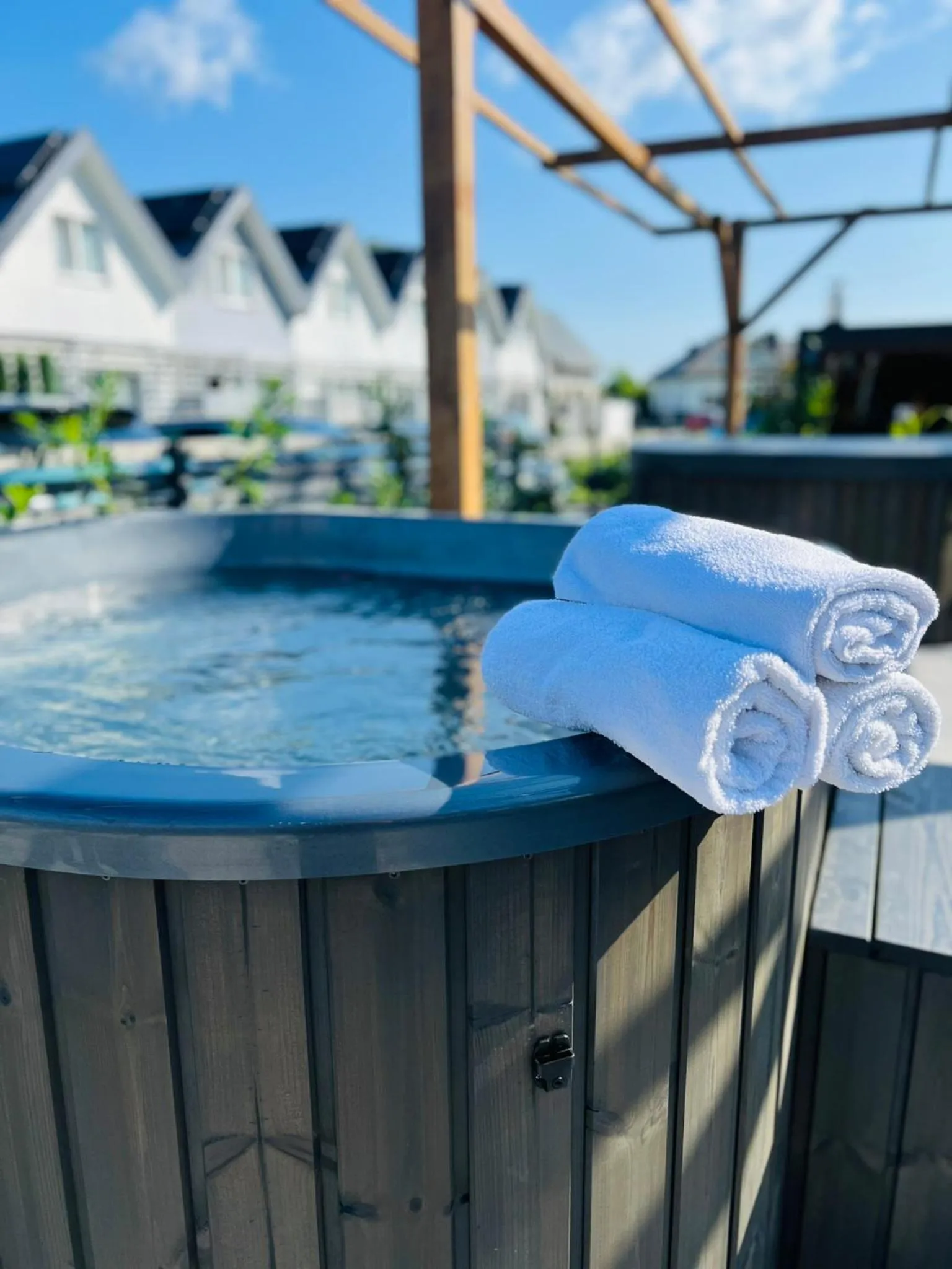 Hot Tub in Old Tree Home & Restaurant