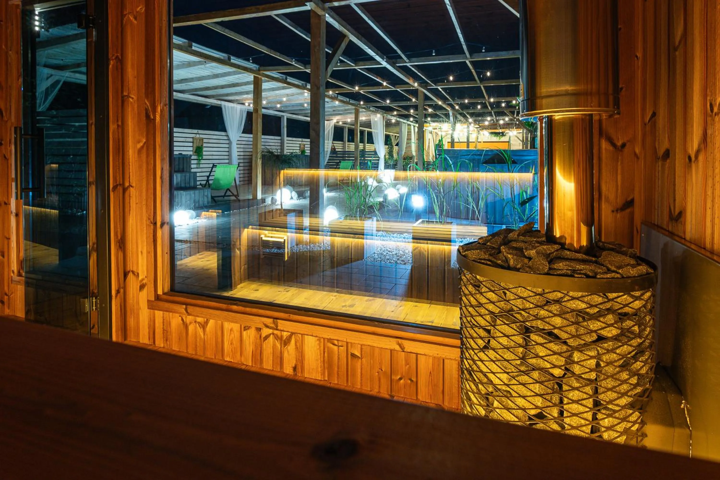 Old Tree Home & Restaurant