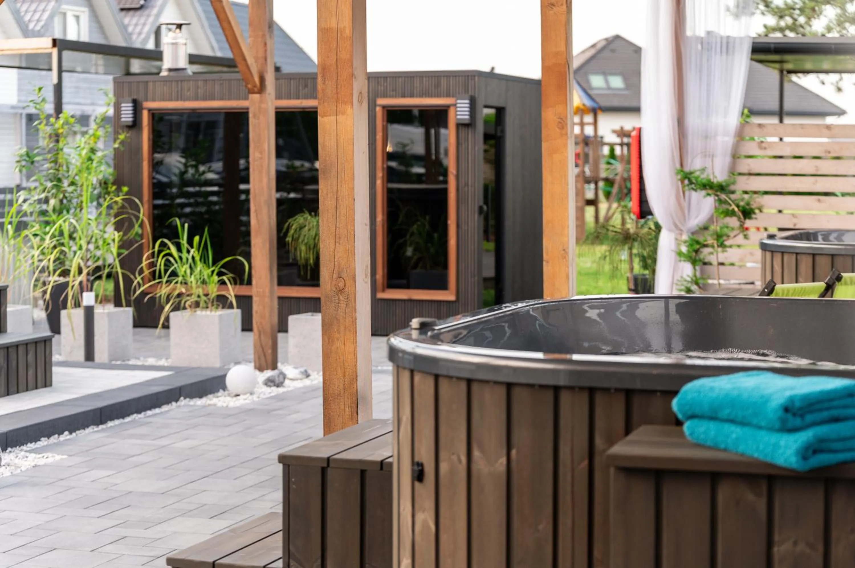 Old Tree Home & Restaurant