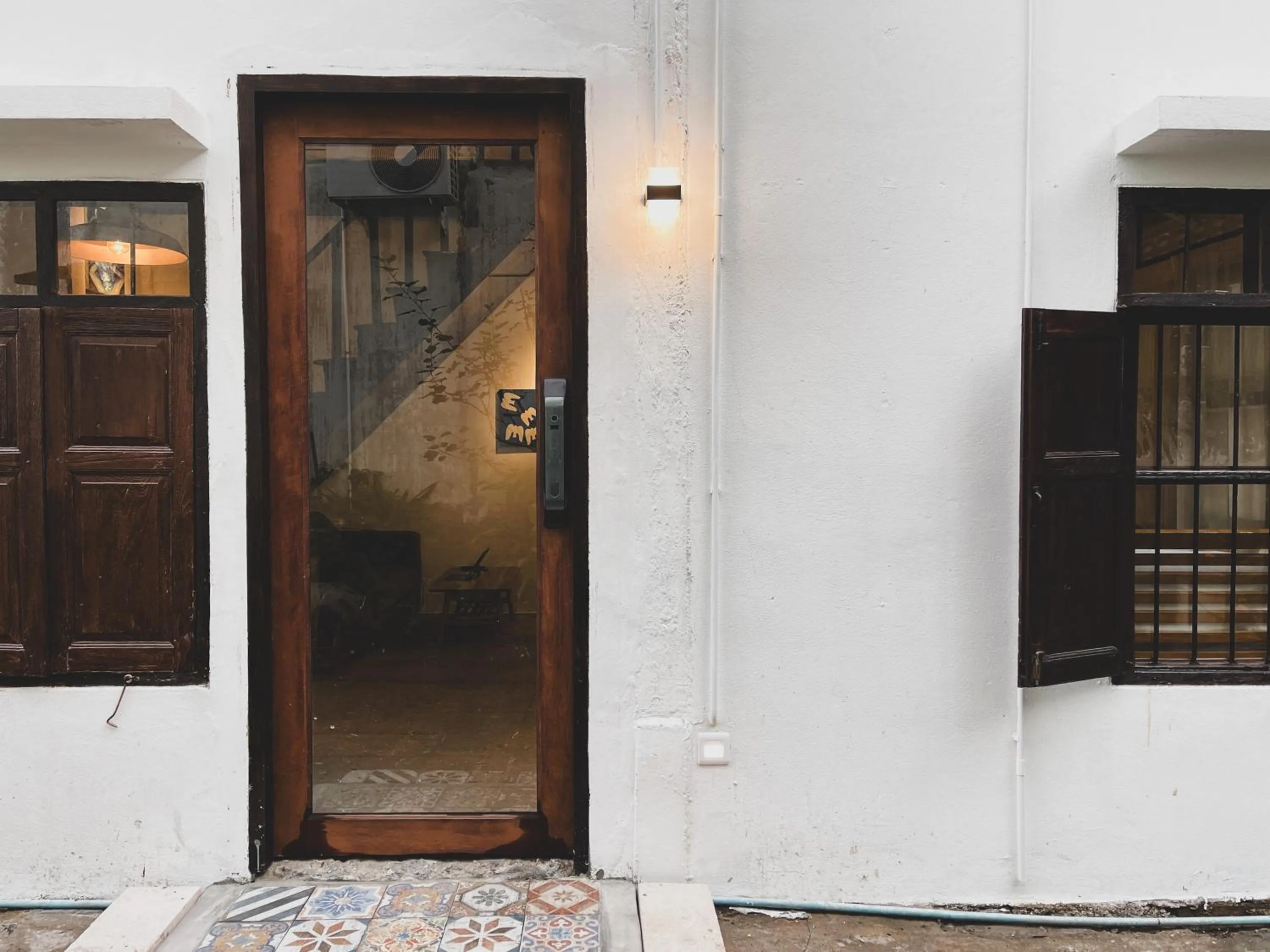 Facade/entrance in The Ordinary 8