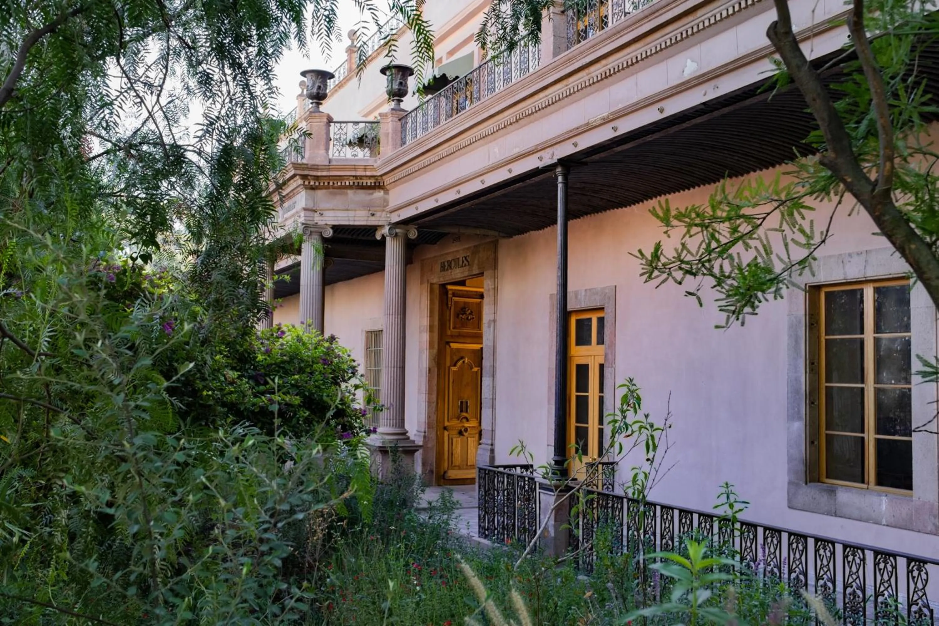 Property building in Hotel Hércules