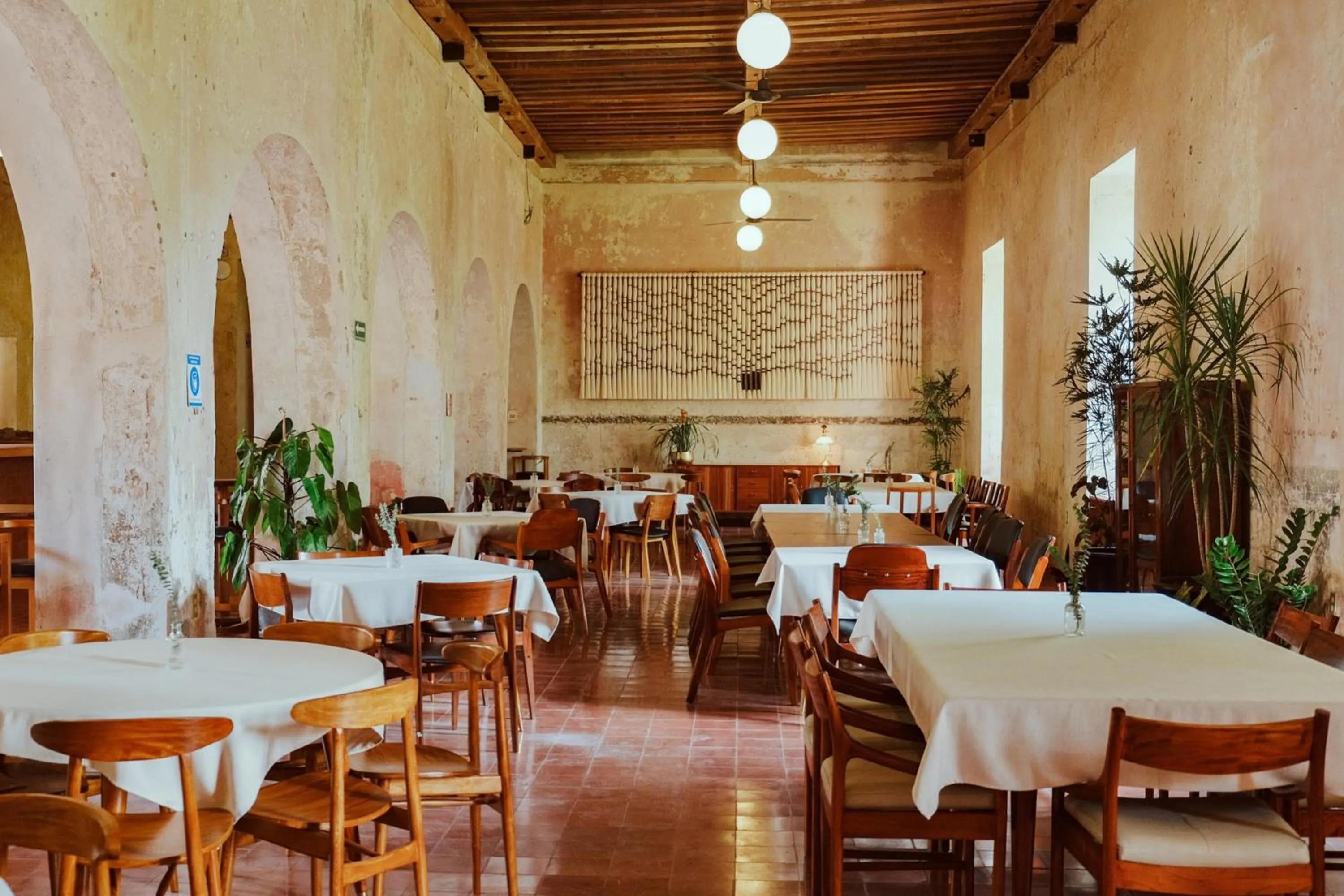 Restaurant/places to eat in Hotel Hércules