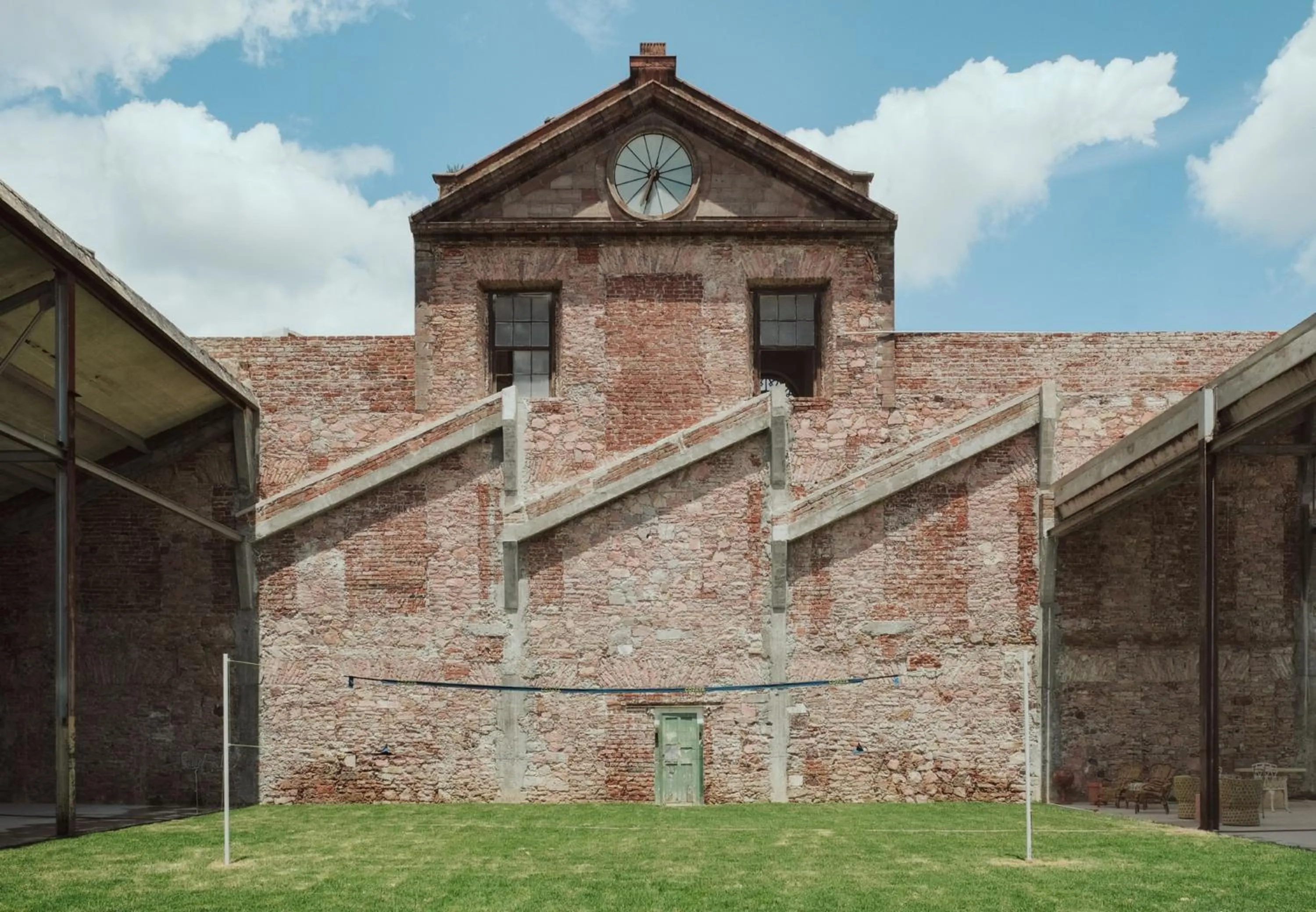 Property building in Hotel Hércules