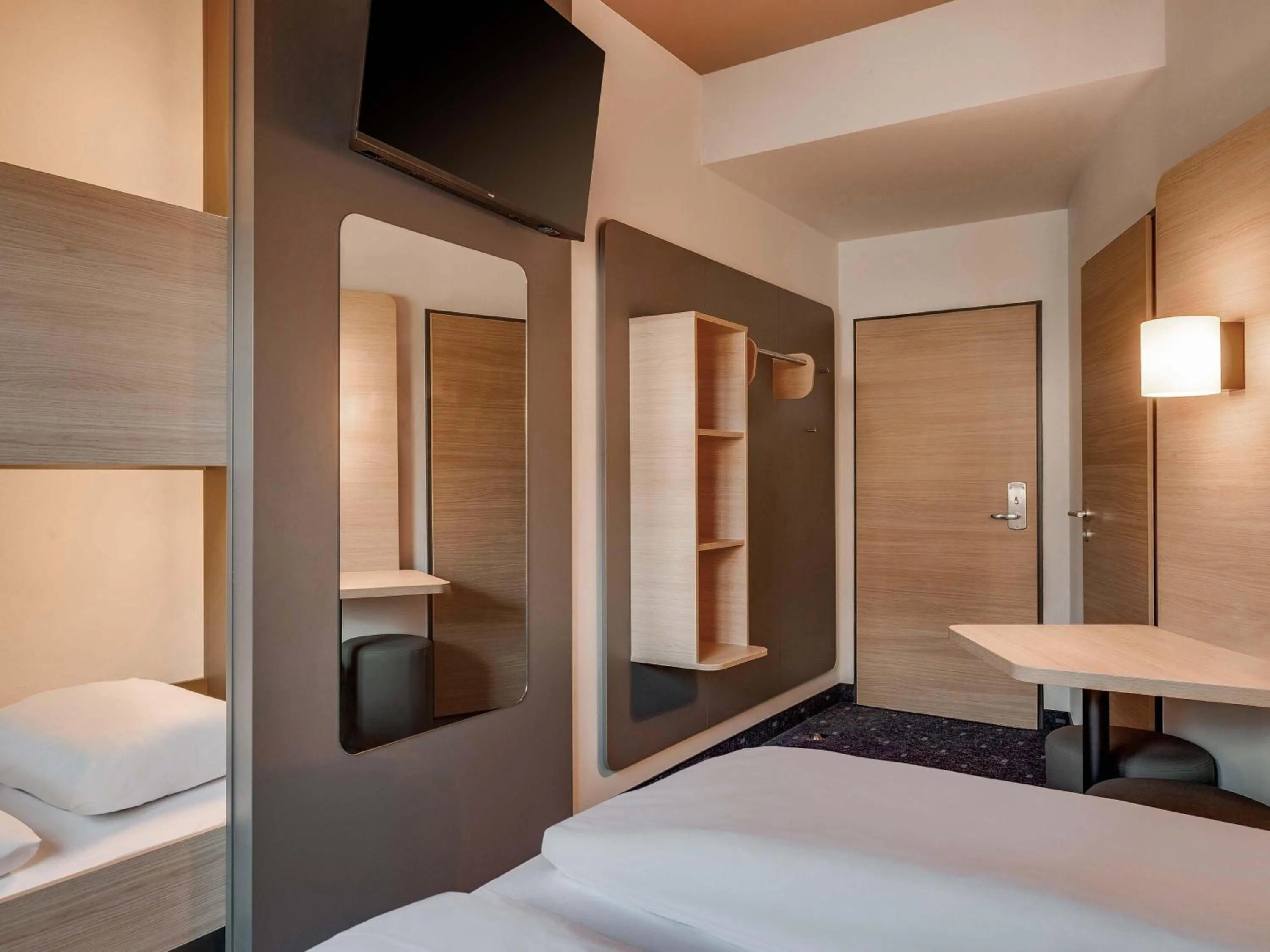 Photo of the whole room, Bed in B&B Hotel Oldenburg