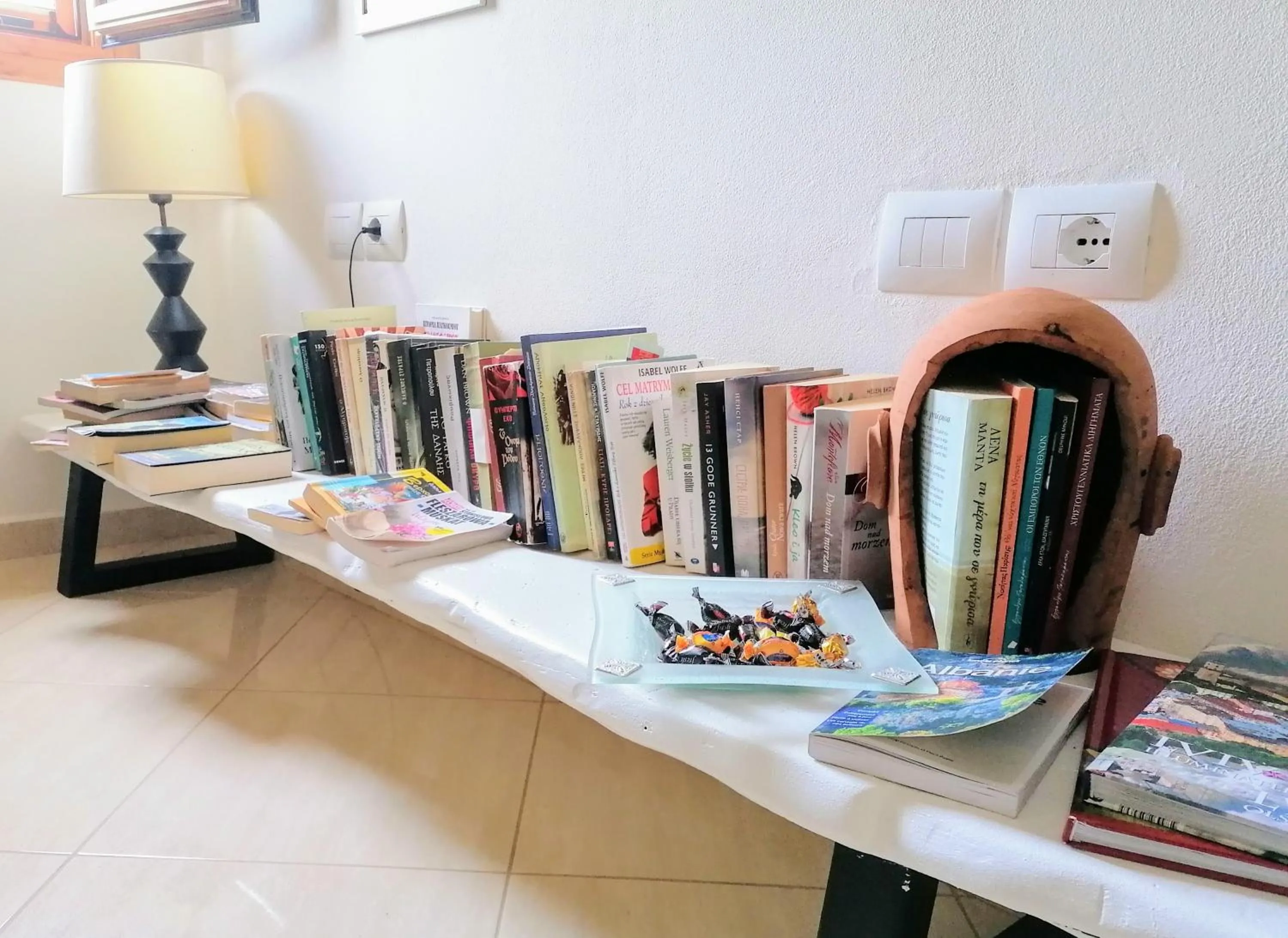 Library in Casa Noste Apartments