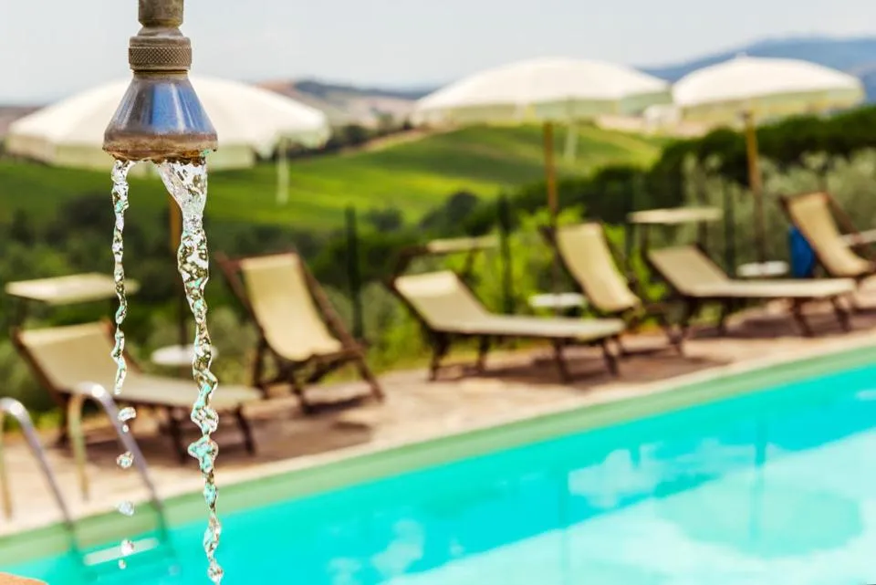 Swimming pool in Agriturismo & Cantina Tenuta Casteani