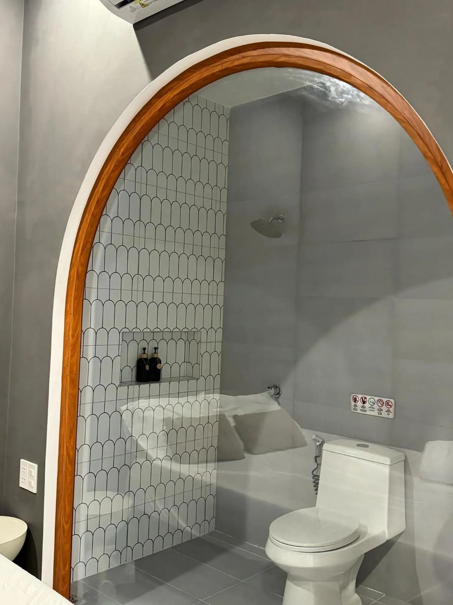 Shower in Tiinder Hotel