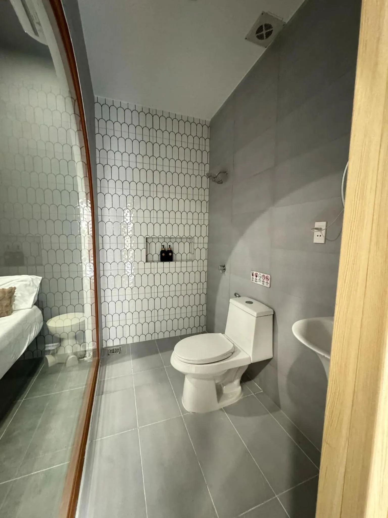 Shower in Tiinder Hotel