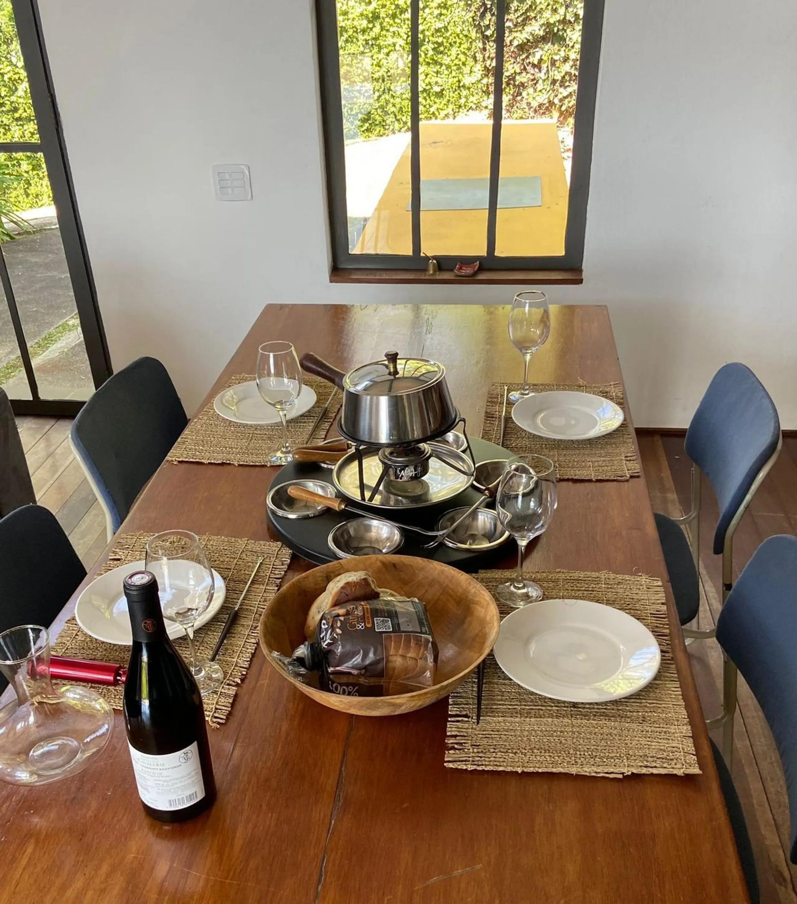 Casa de arquiteto com vista, jardim e lareira