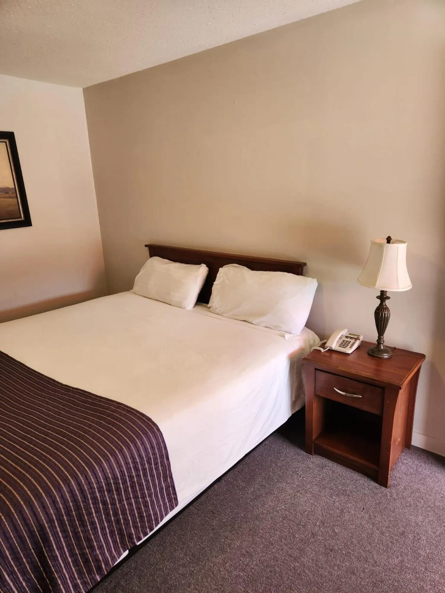 Queen Room in Grantview Inn