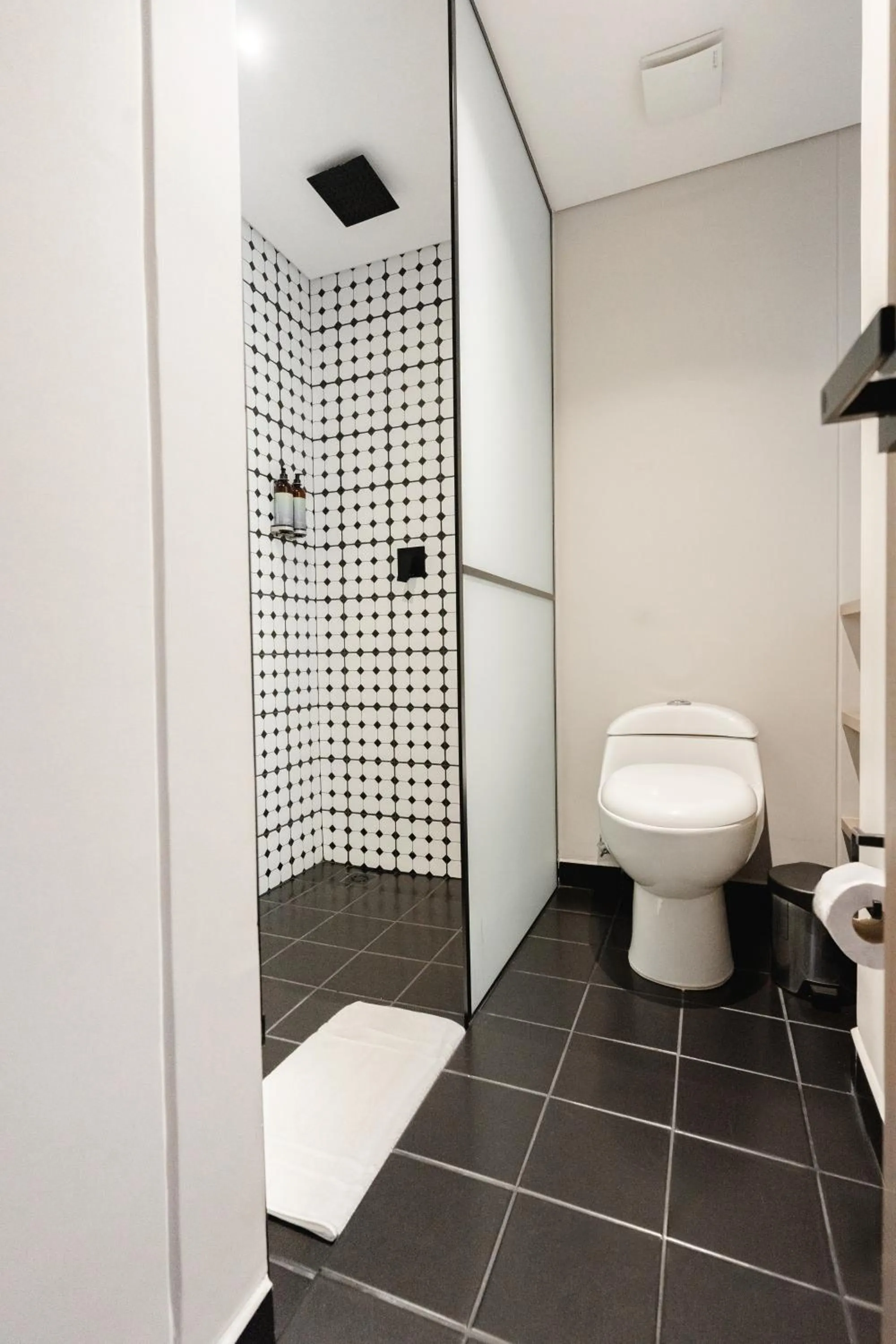 Bathroom in Nakúa Stay & Work Hotel