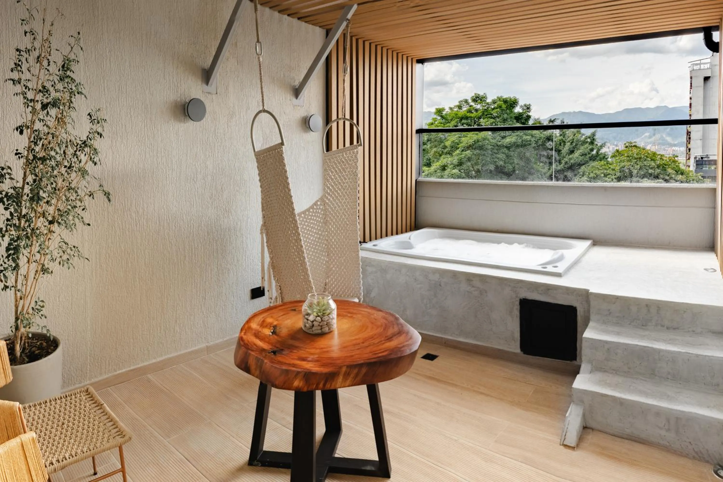 Hot Tub in Nakúa Stay & Work Hotel