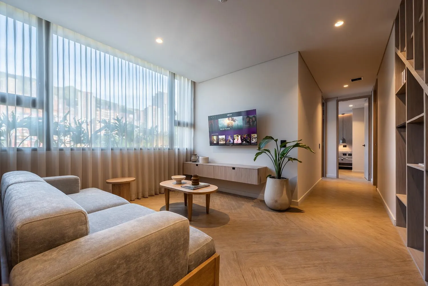 TV and multimedia in Nakúa Stay & Work Hotel