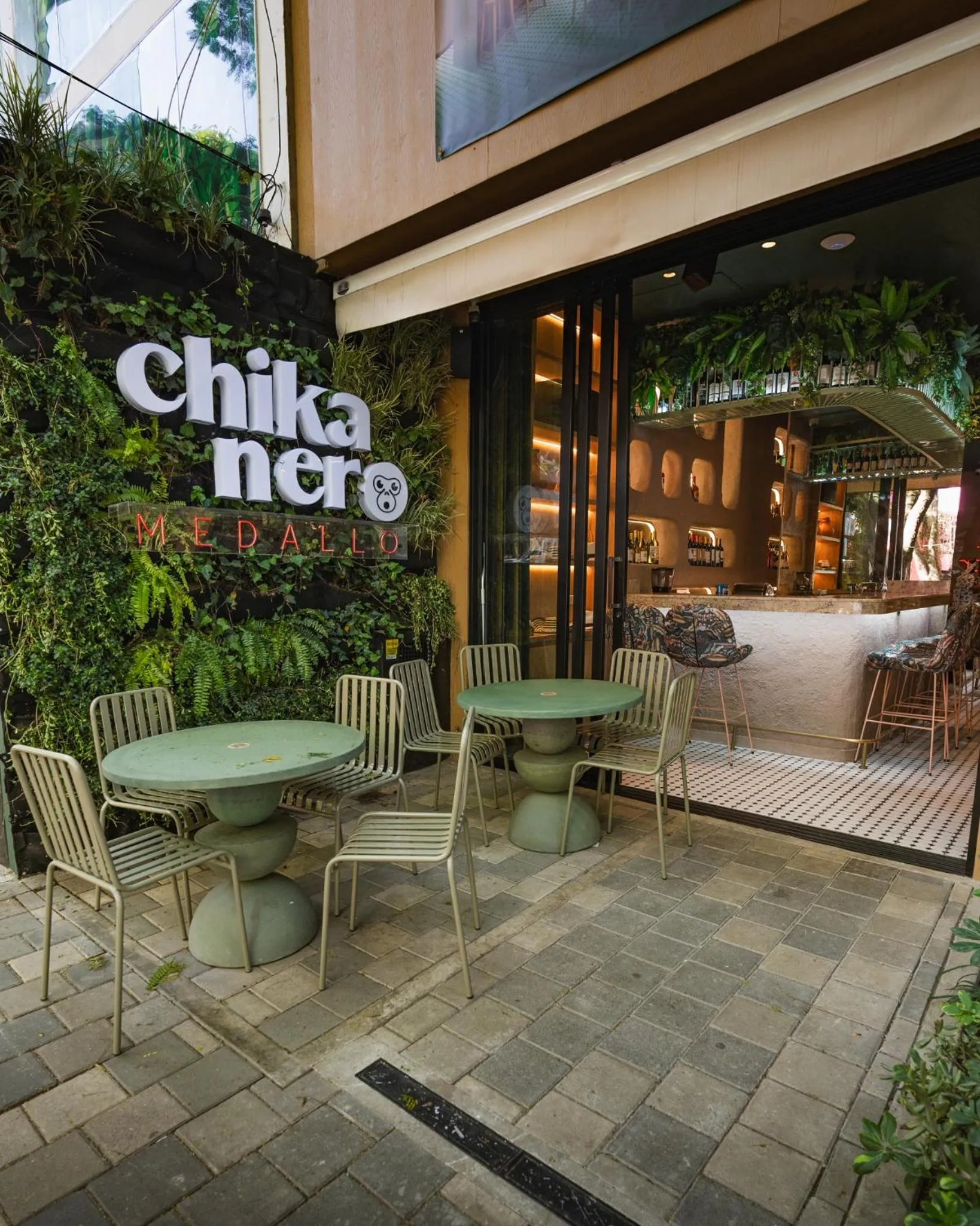 Restaurant/places to eat in Nakúa Stay & Work Hotel