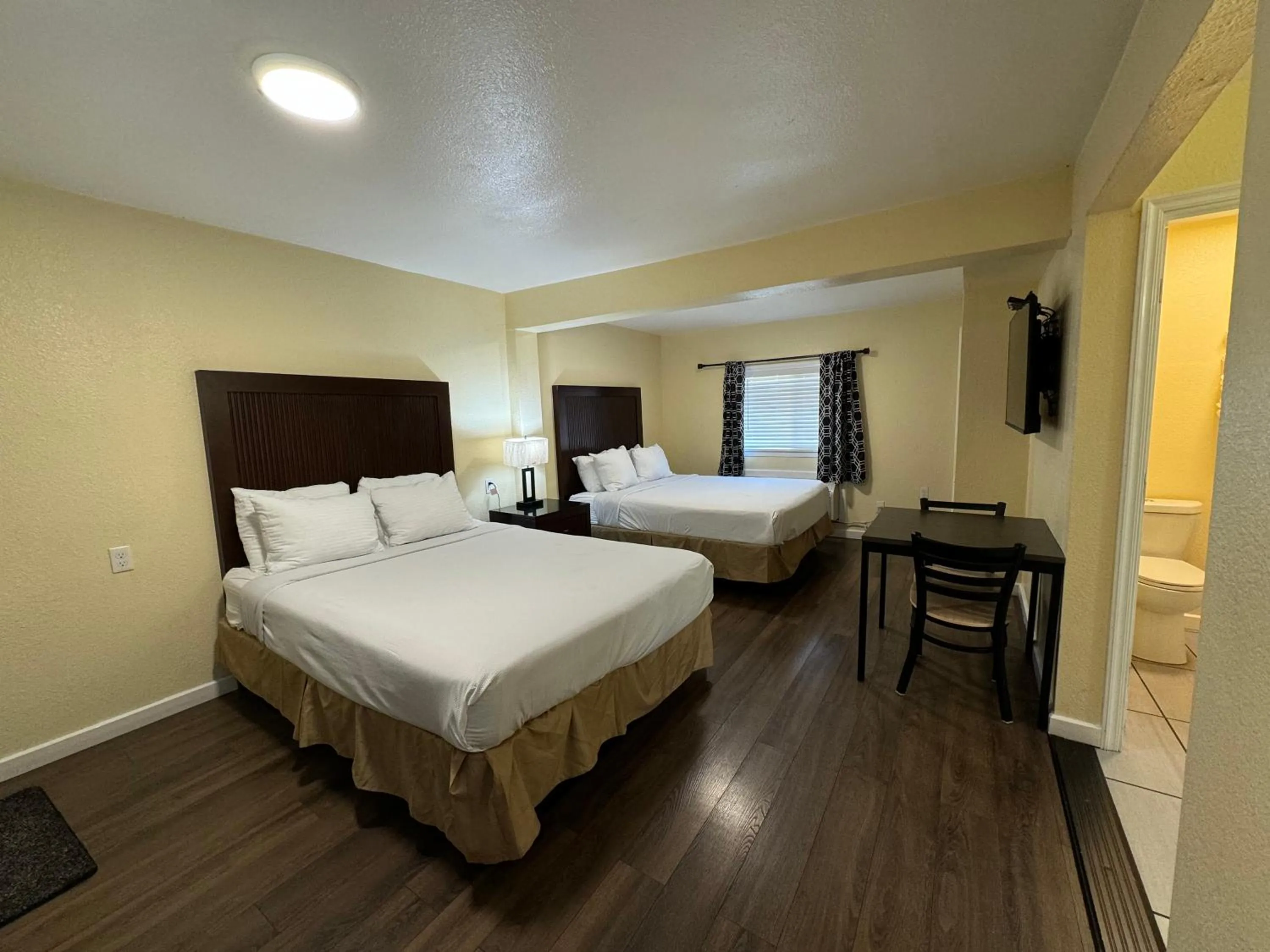 Bed in Relax Inn of Medford