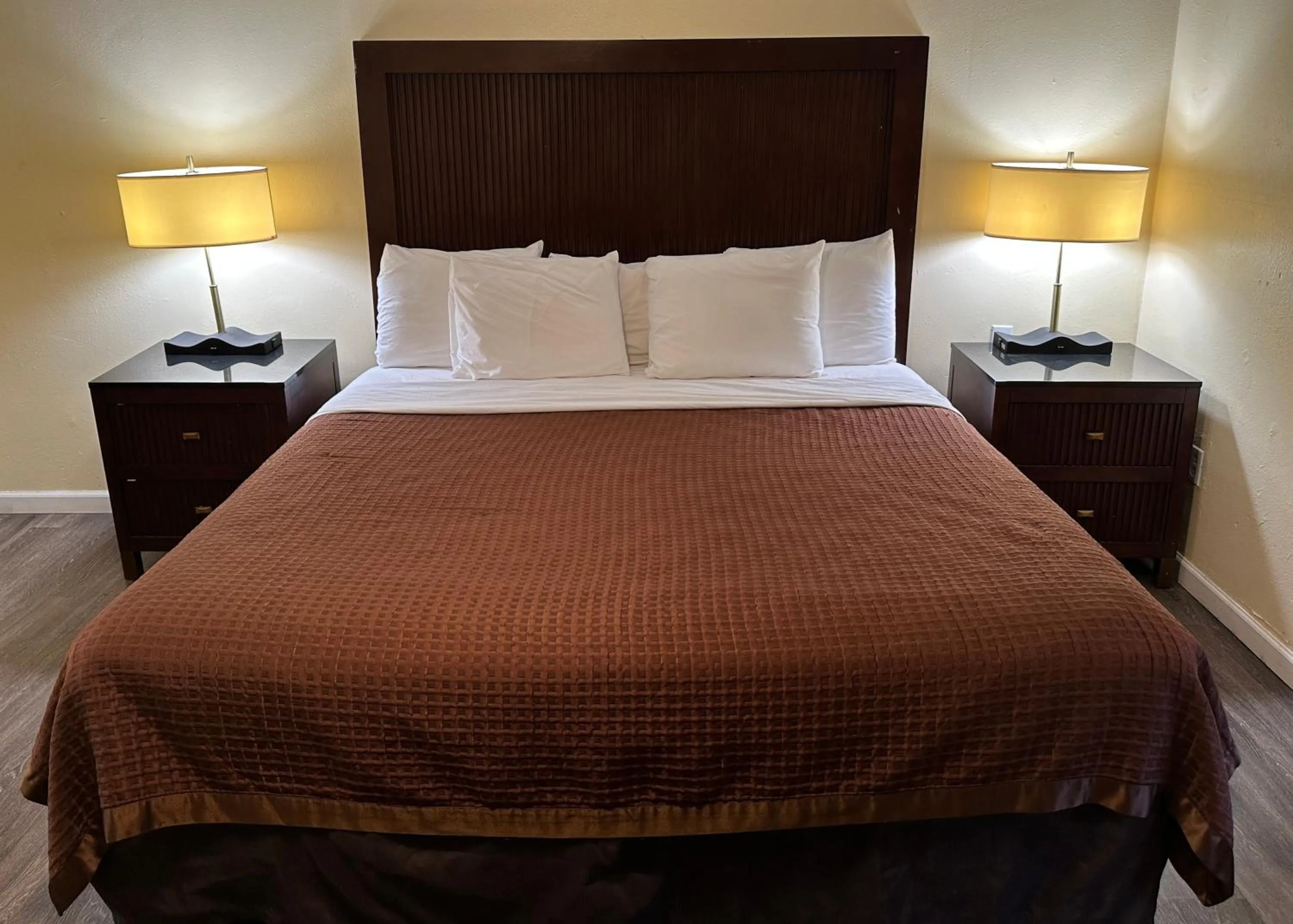 Bed in Relax Inn of Medford