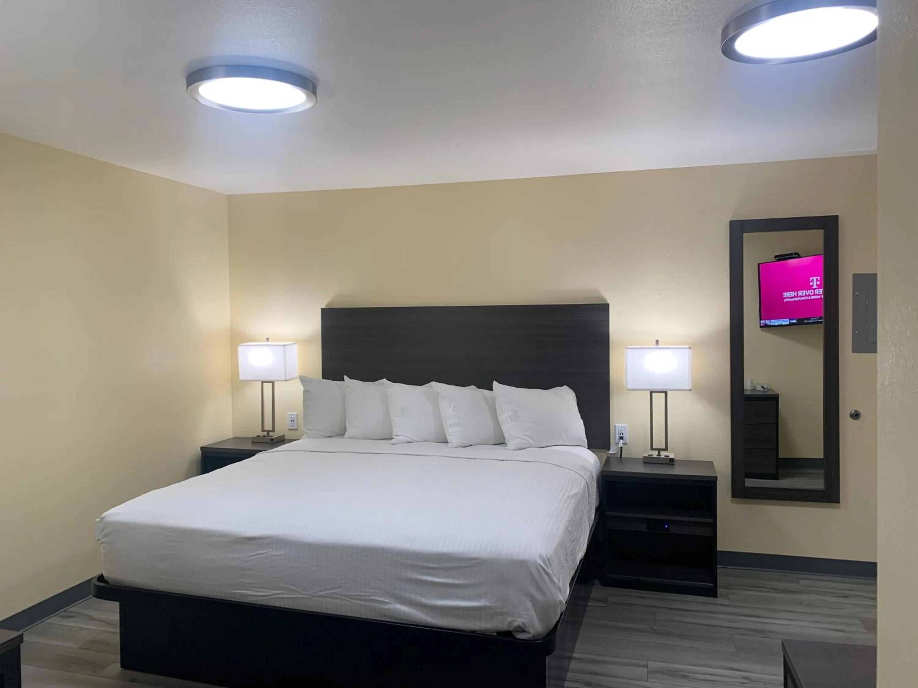 Bed in Relax Inn of Medford