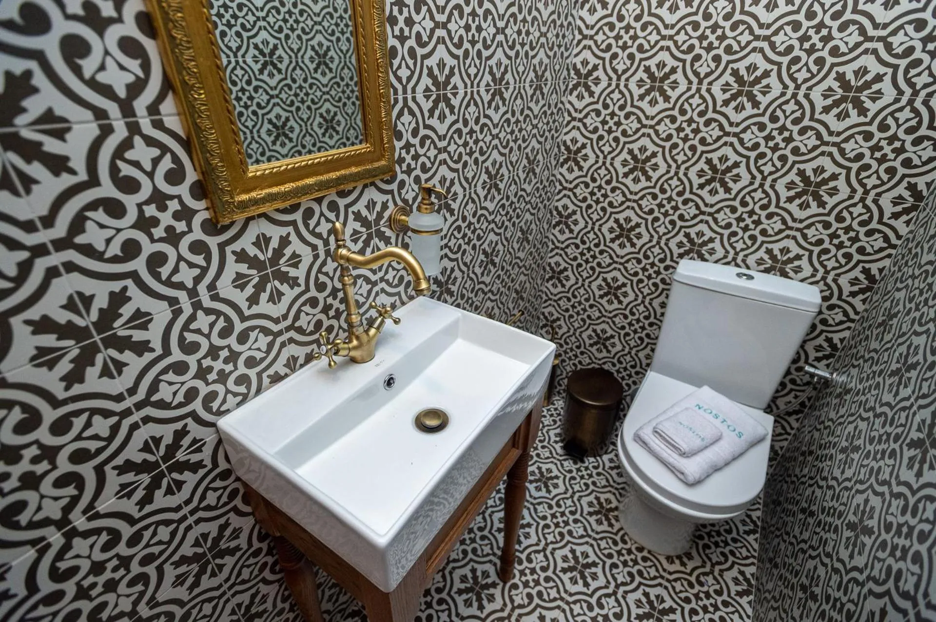 Toilet in Nostos Country House