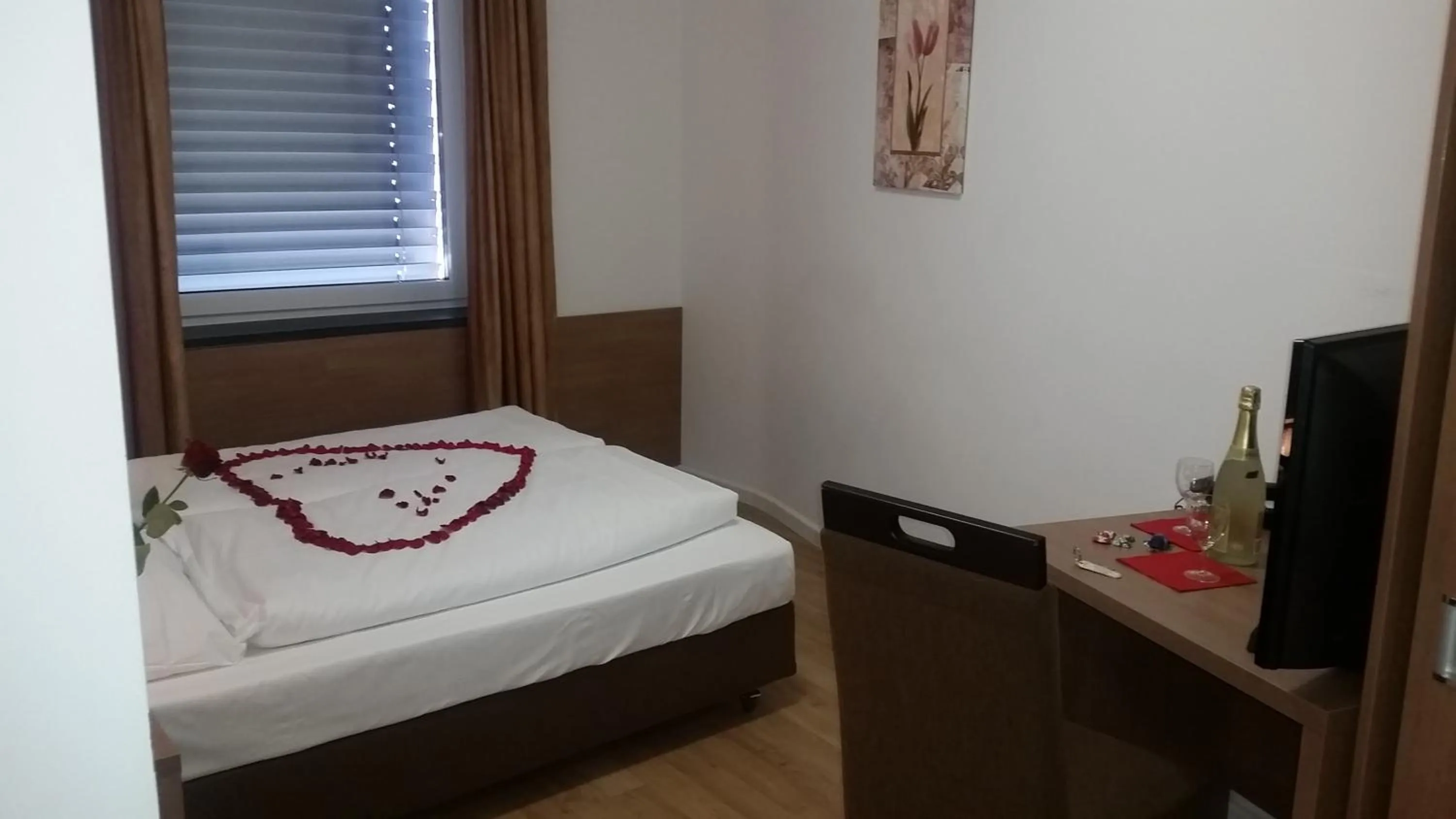 Photo of the whole room, Bed in Apartment Hotel am Sand