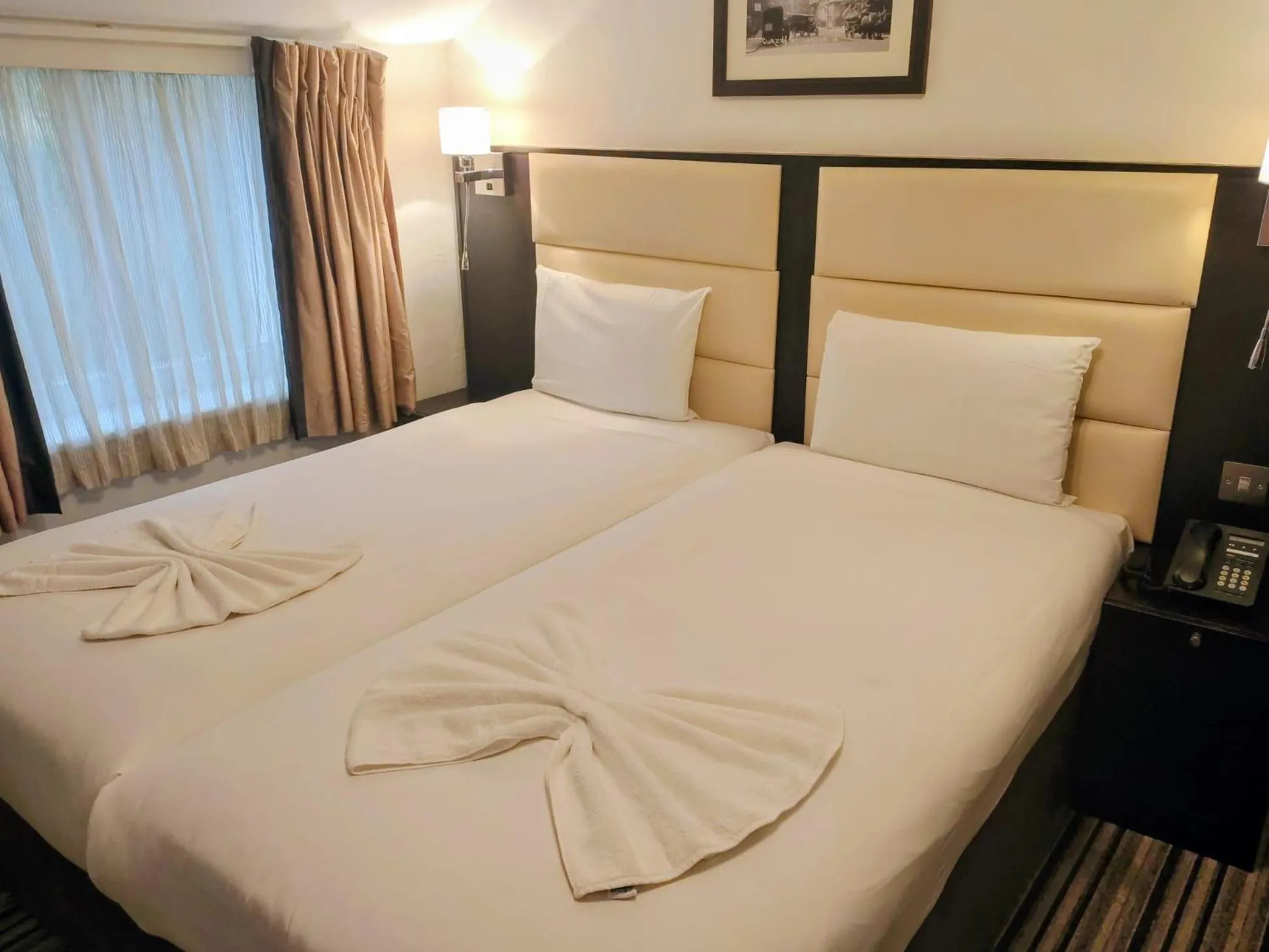 Bed in Hotel Edward Paddington