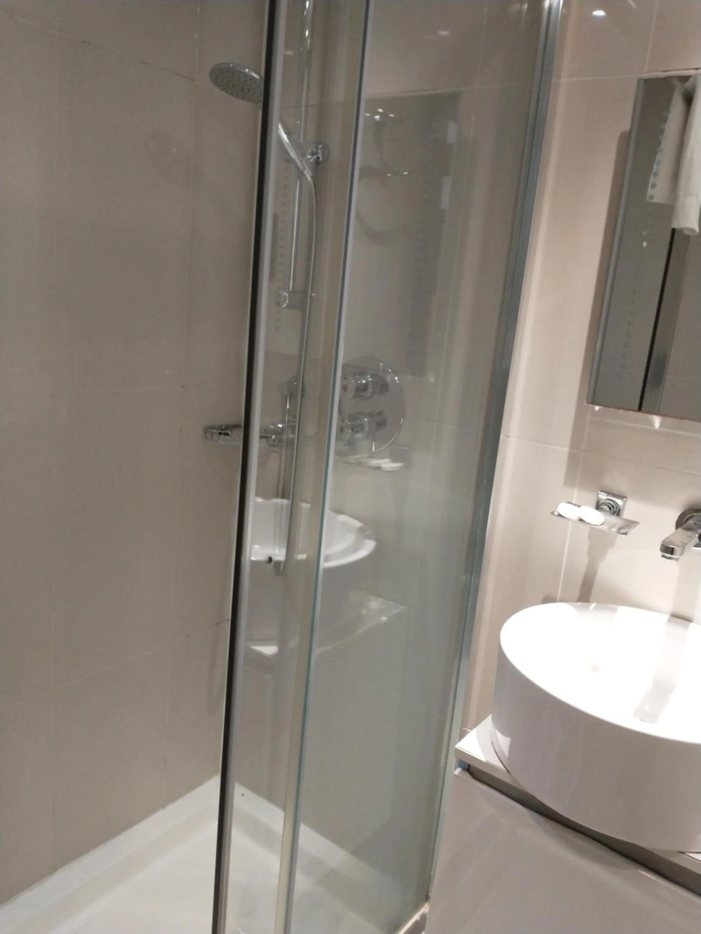 Bathroom in Hotel Edward Paddington