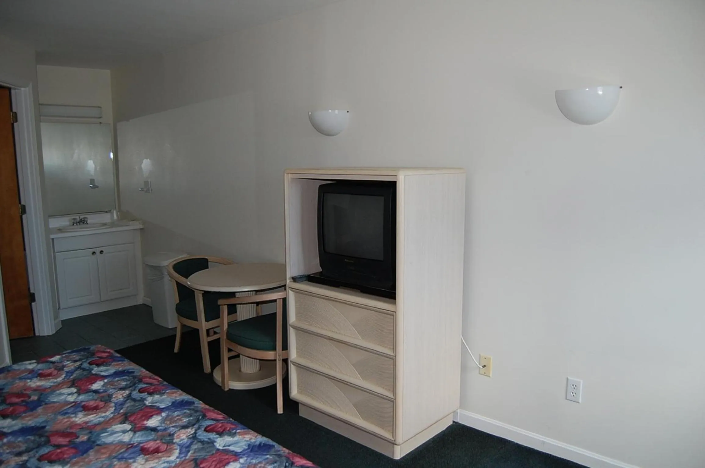 Decorative detail, Bed in Point 1 Resort & Motel