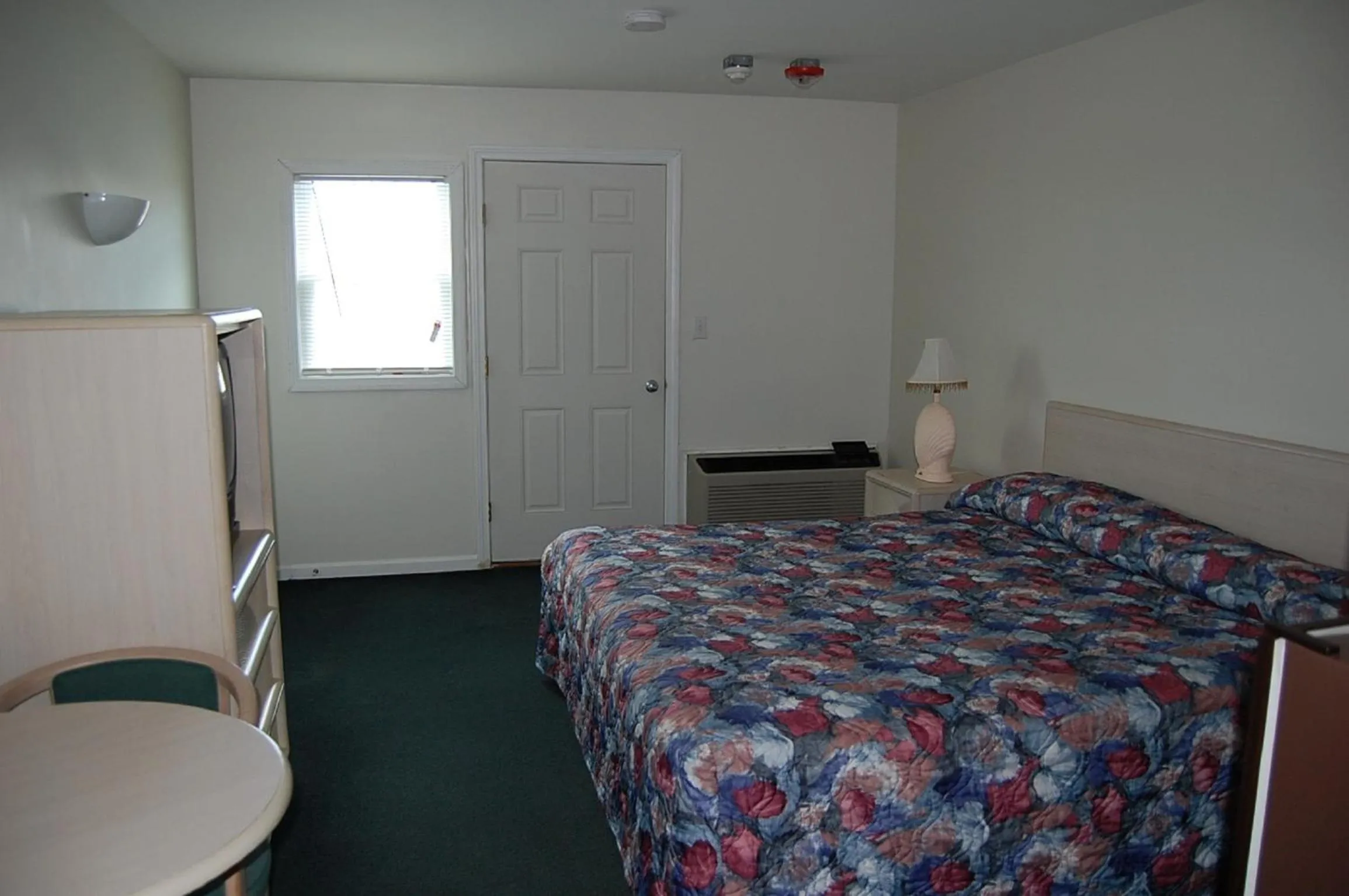 Photo of the whole room, Bed in Point 1 Resort & Motel