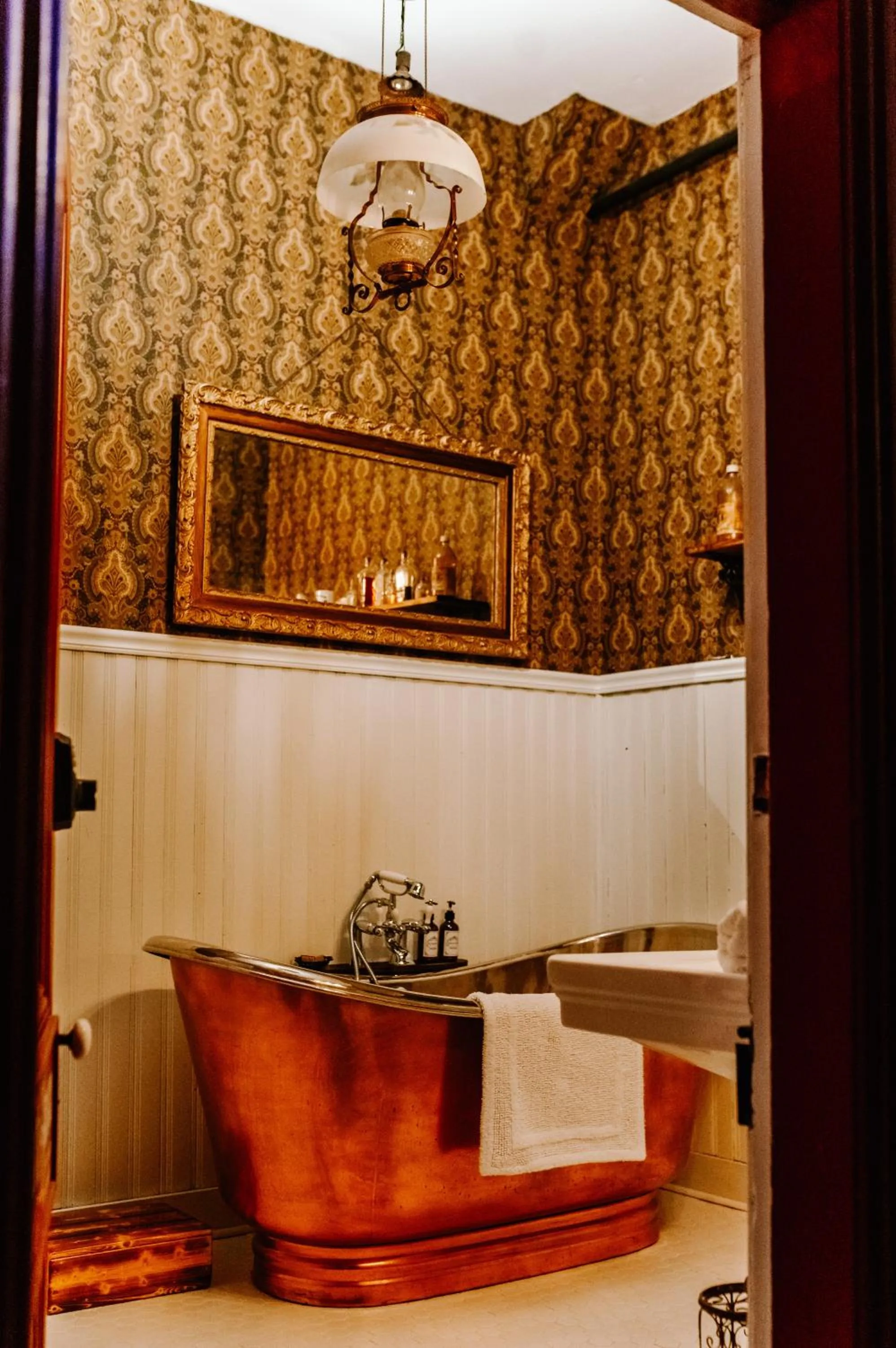 Bathroom in White House Hotel