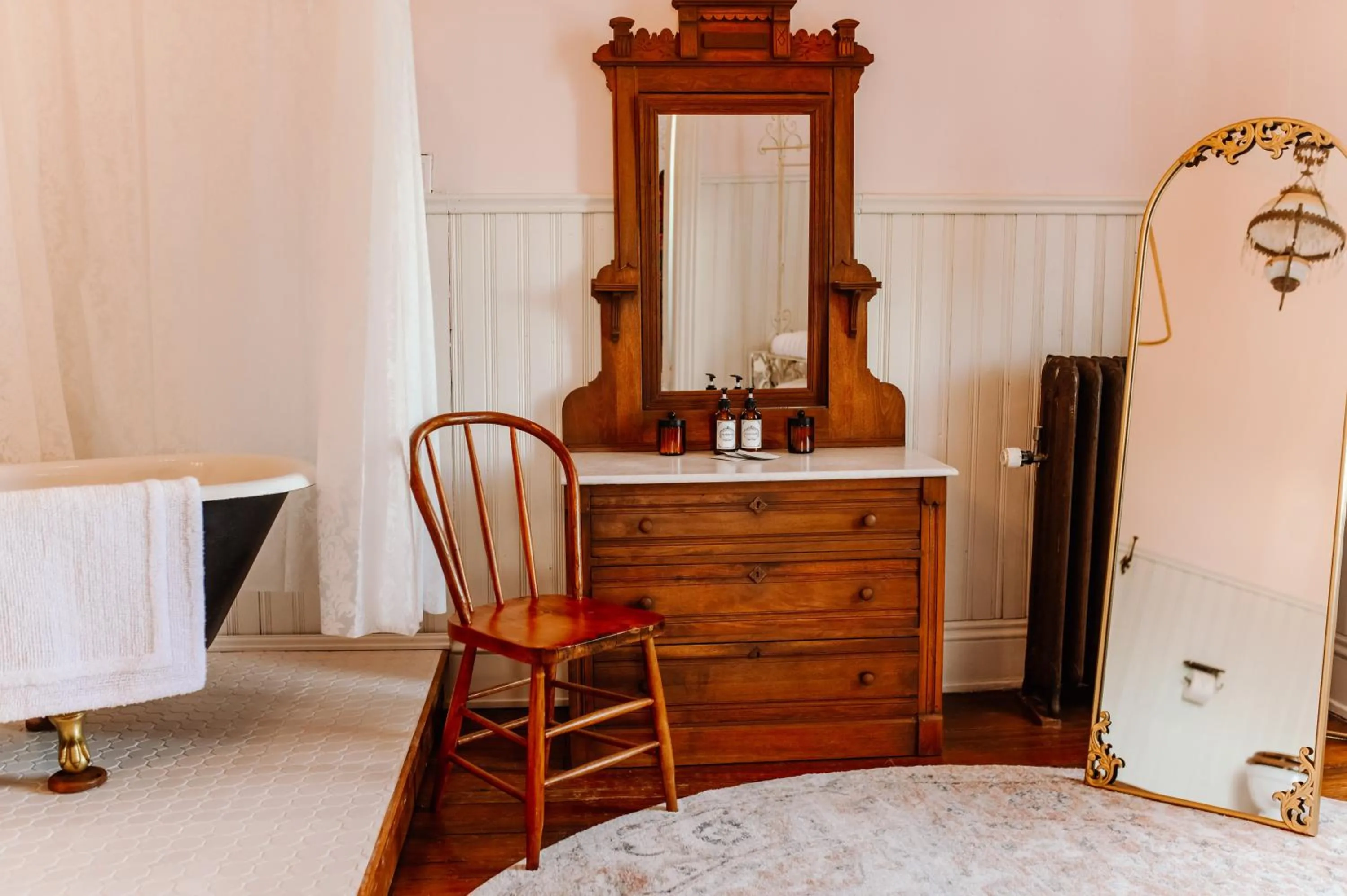Bathroom in White House Hotel
