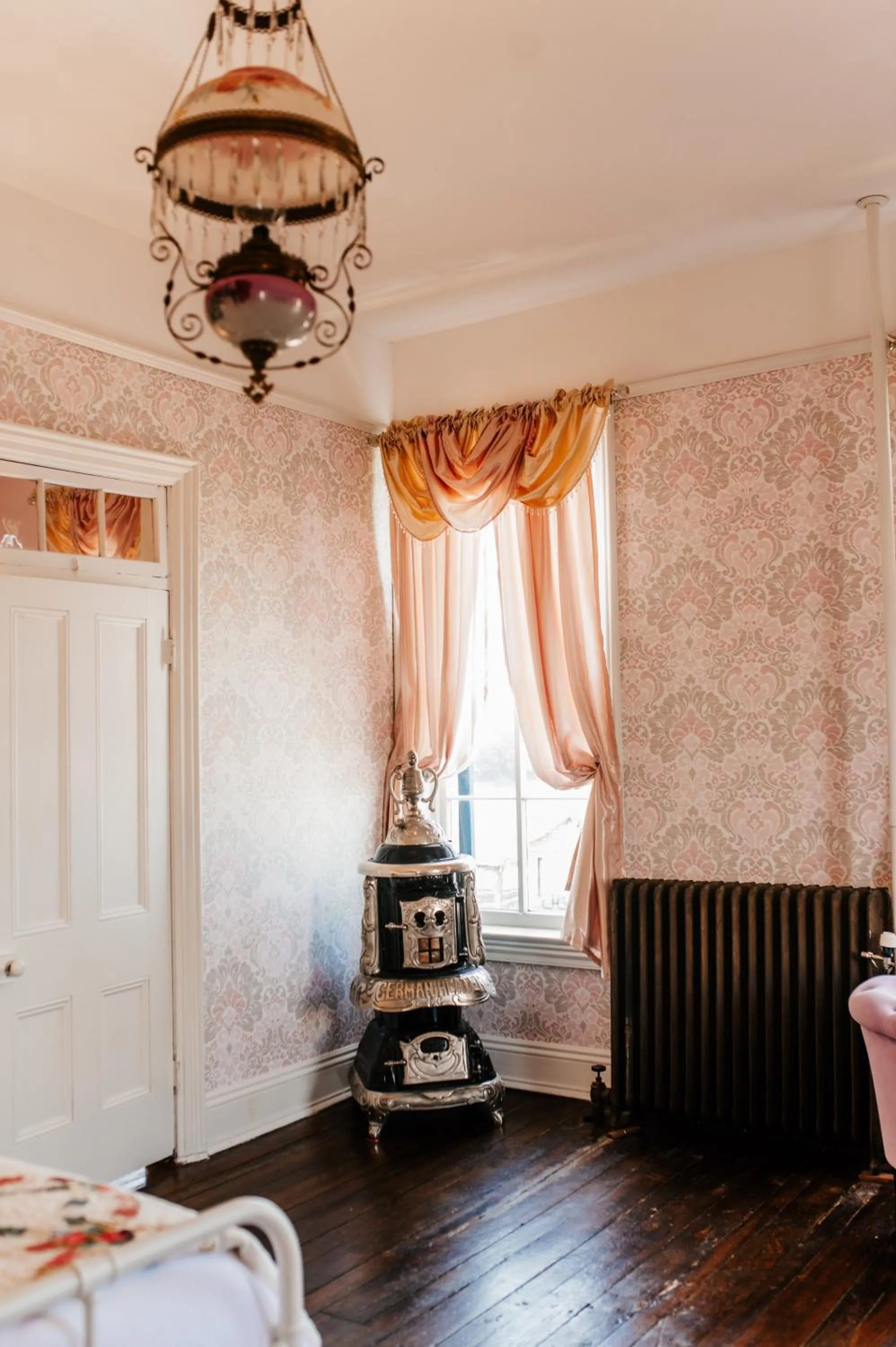 Decorative detail in White House Hotel
