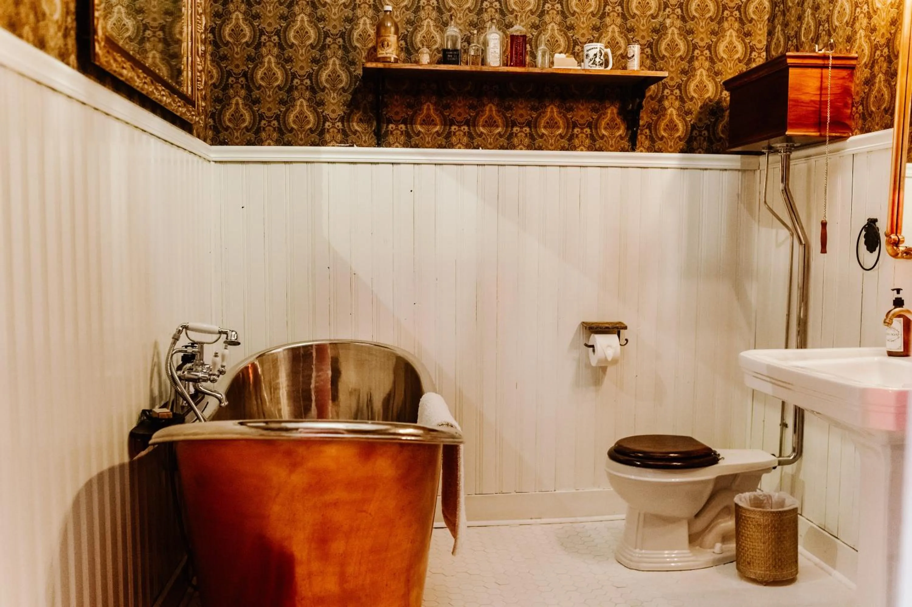 Bathroom in White House Hotel