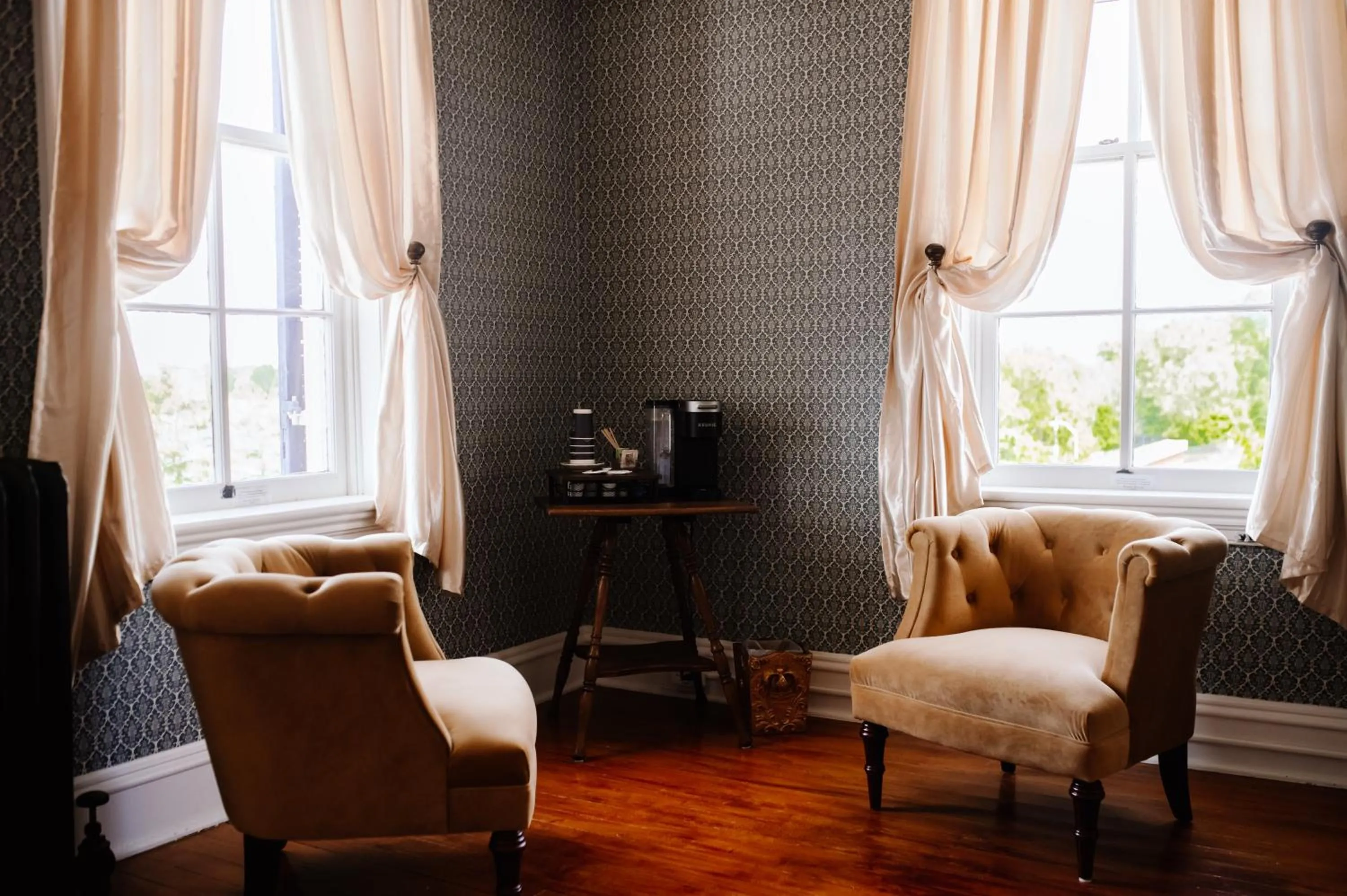 Coffee/tea facilities in White House Hotel