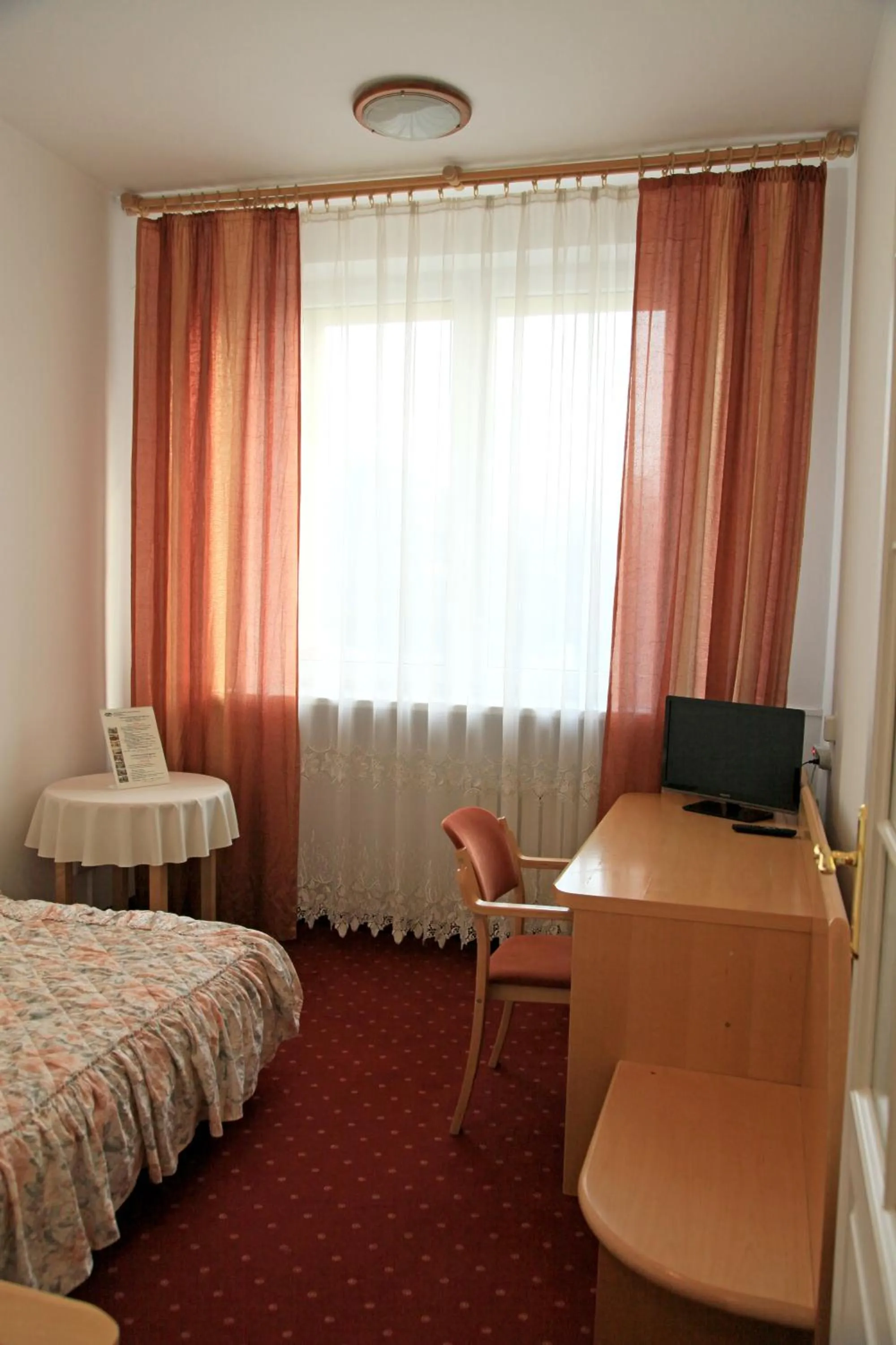 Photo of the whole room, Bed in Centrum Konferencyjne IBIB PAN