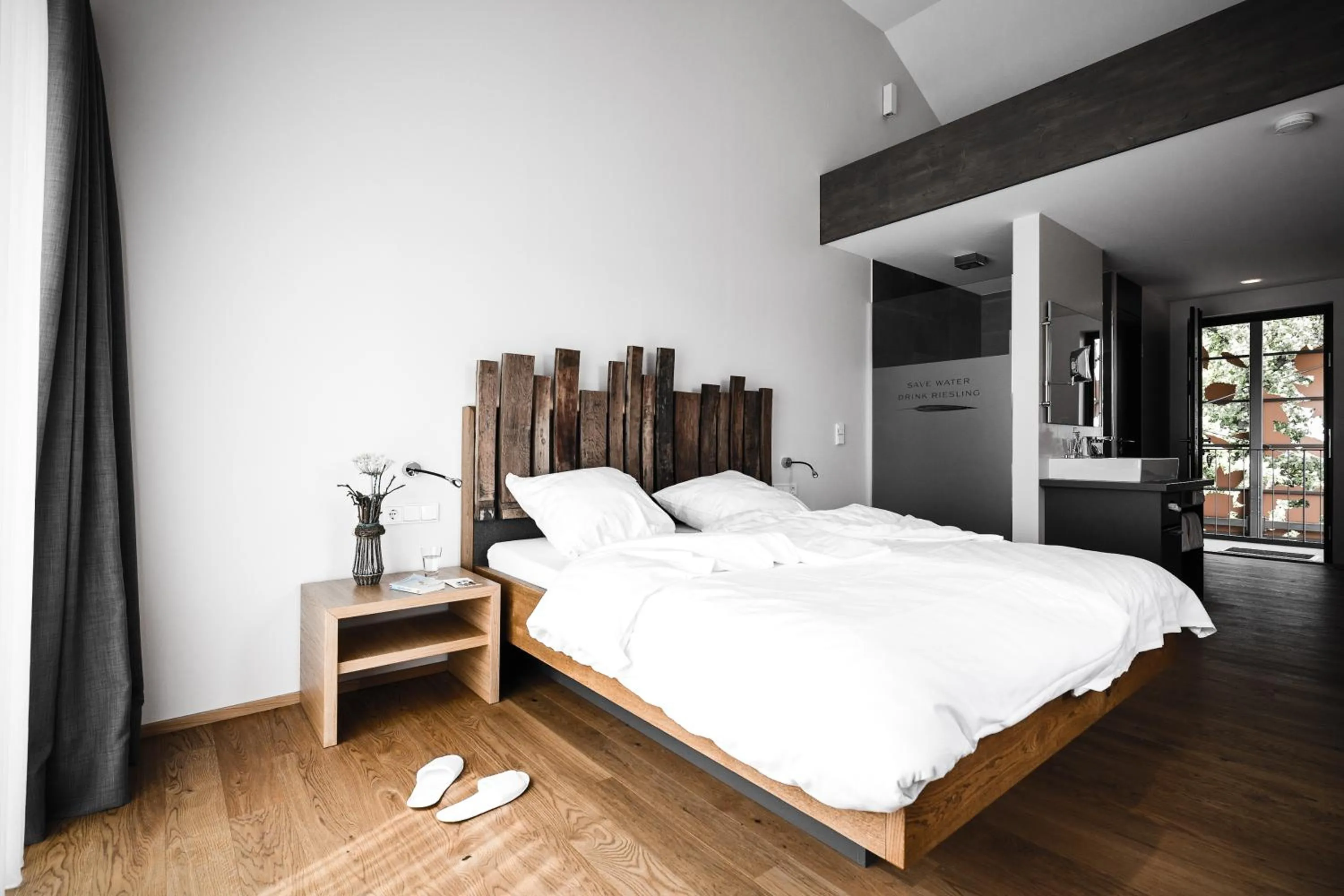 Bathroom, Bed in Der espenhof Landhotel, Tagungshotel & Weingut