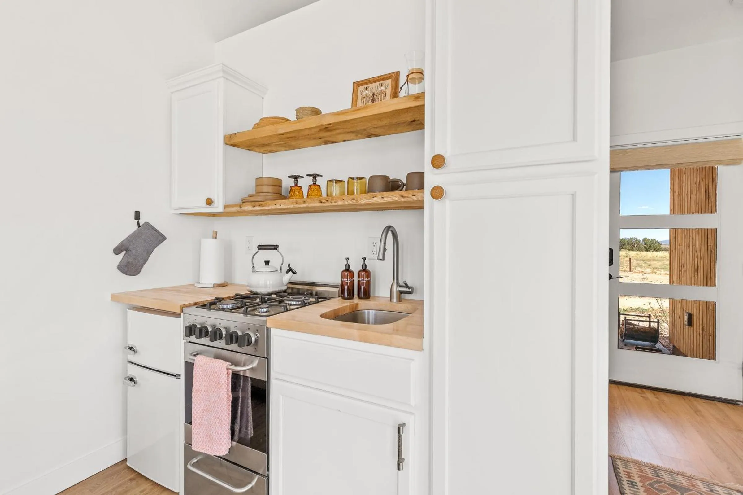 Kitchen or kitchenette in The Grand Canyon Headquarters