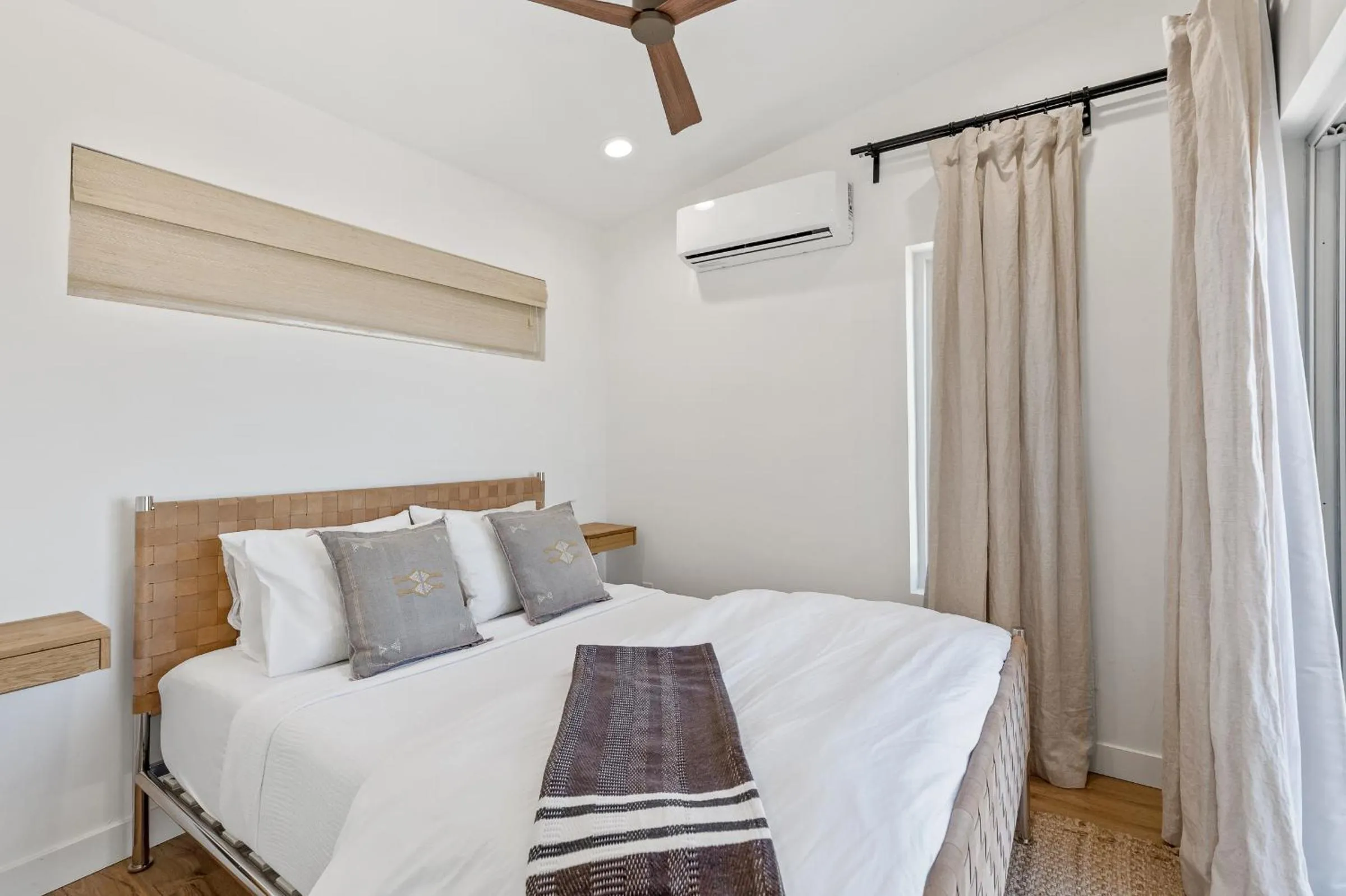 Bedroom, Bed in The Grand Canyon Headquarters