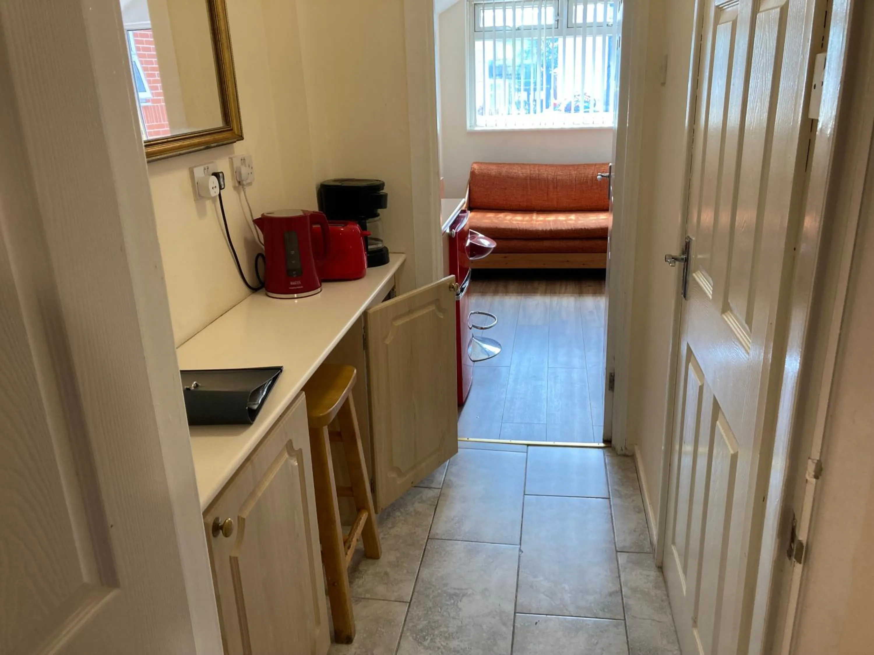 Property building, Bed in Harman Suites Self-Catering Apartments Free WIFI & Parking