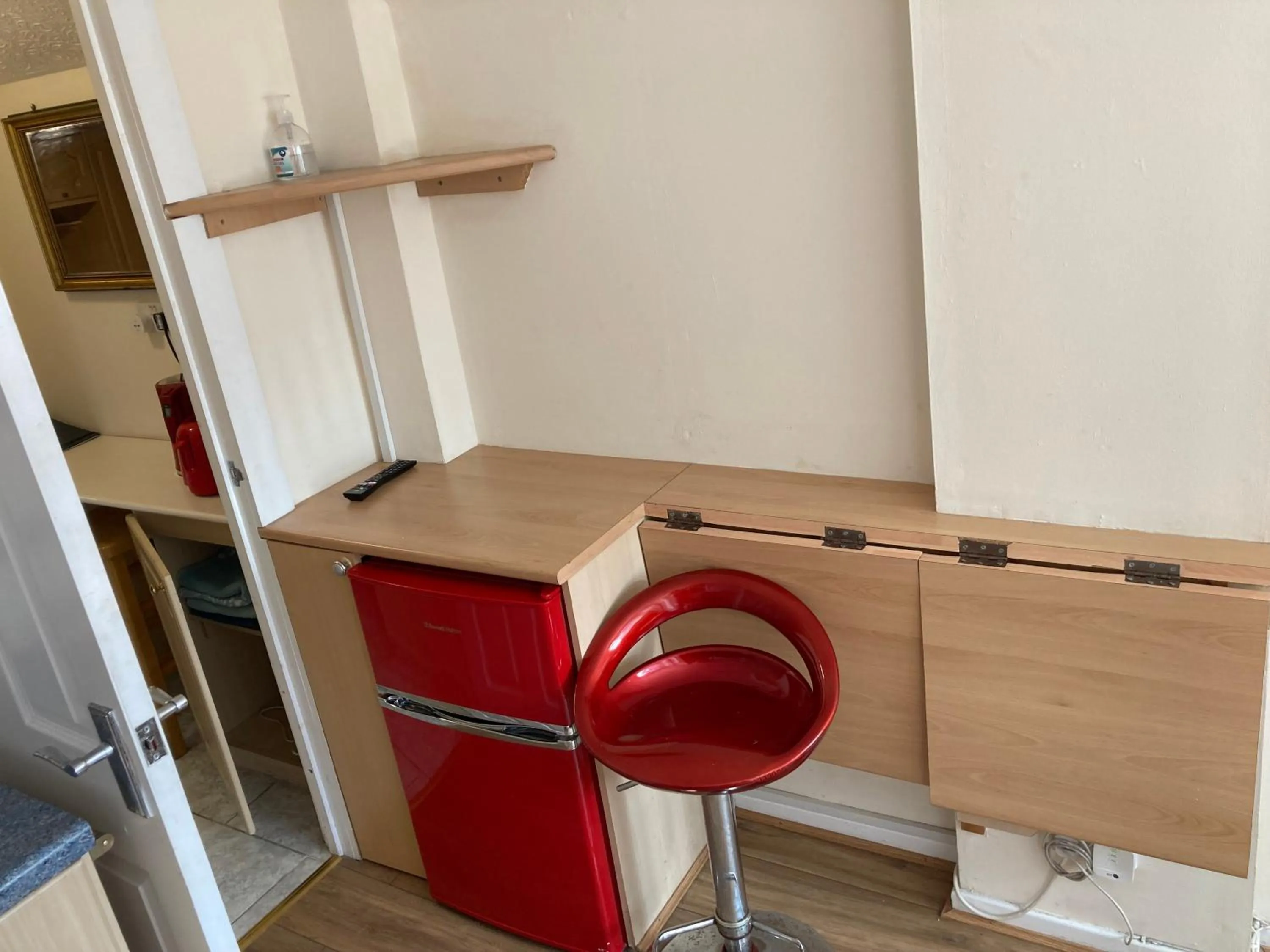 Dining area in Harman Suites Self-Catering Apartments Free WIFI & Parking