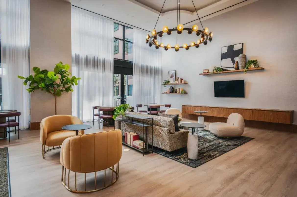 Level Hollywood Level Hollywood