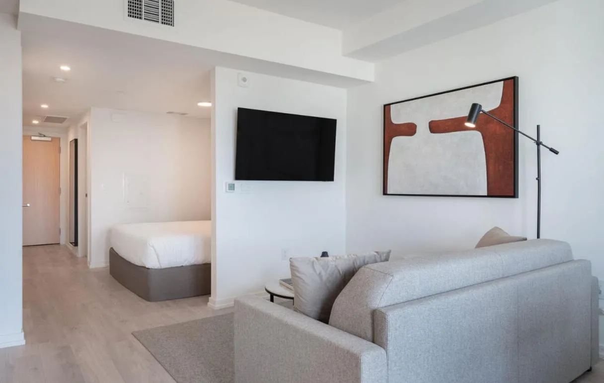 TV and multimedia in Level Hollywood