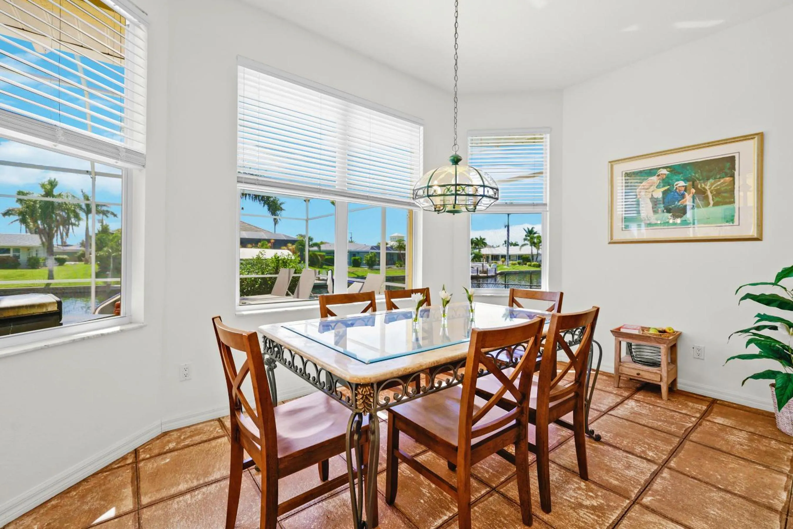 Dining area in Quiet and relaxing waterfront paradise with direct access to the Gulf of Mexico, Villa Just for Sun