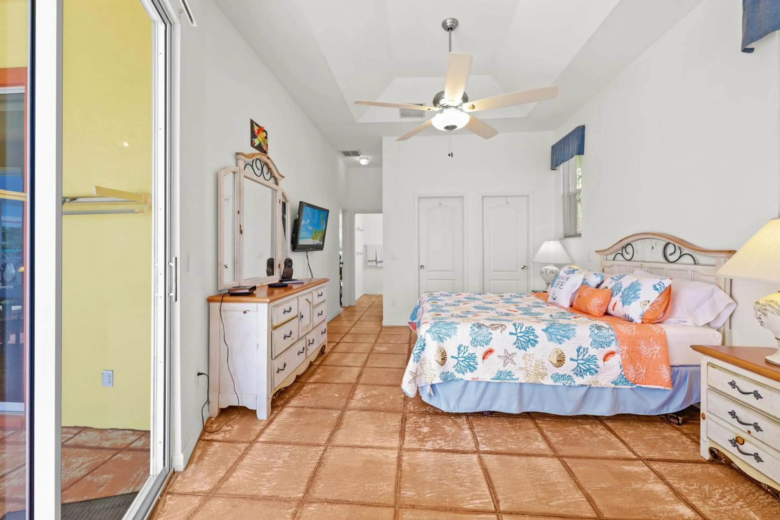 Bedroom, Bed in Quiet and relaxing waterfront paradise with direct access to the Gulf of Mexico, Villa Just for Sun