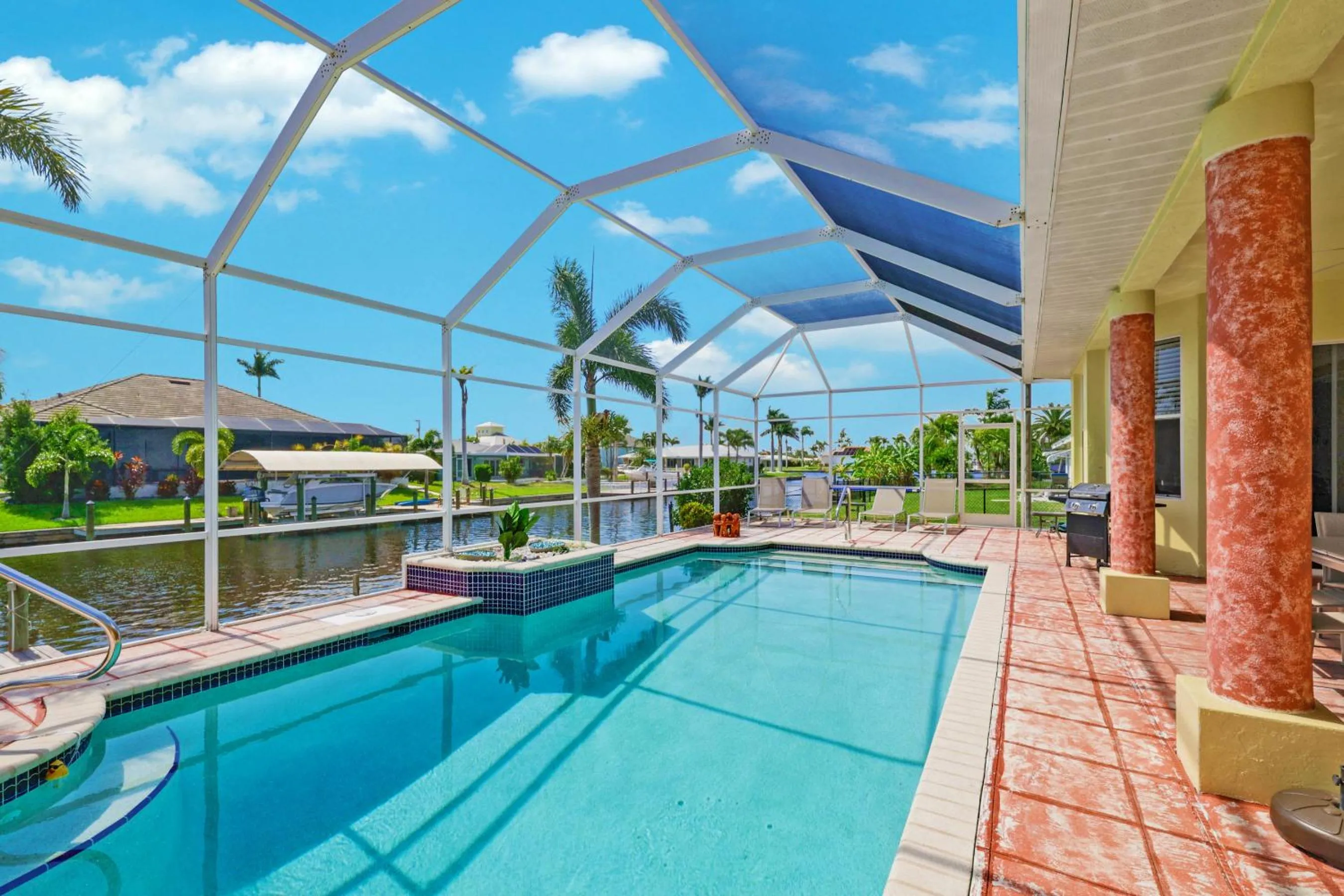 Pool view in Quiet and relaxing waterfront paradise with direct access to the Gulf of Mexico, Villa Just for Sun