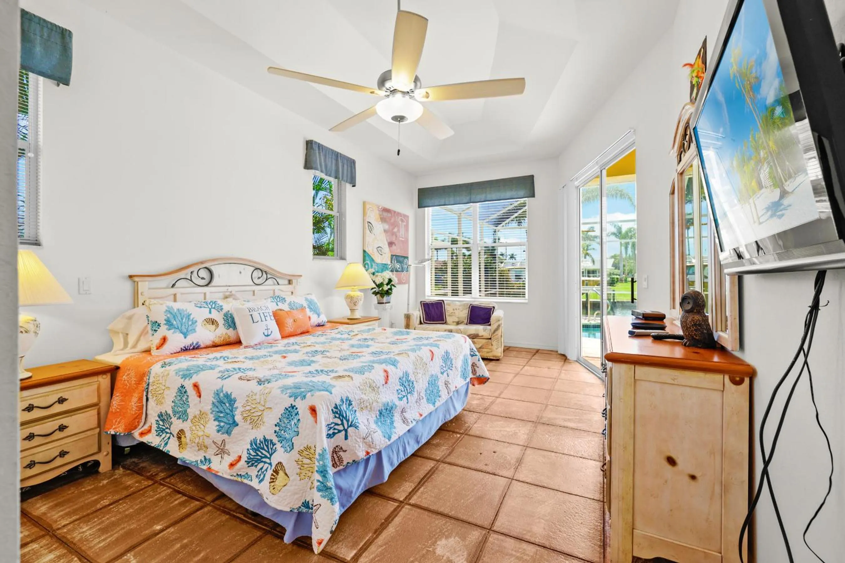 Bedroom, Bed in Quiet and relaxing waterfront paradise with direct access to the Gulf of Mexico, Villa Just for Sun