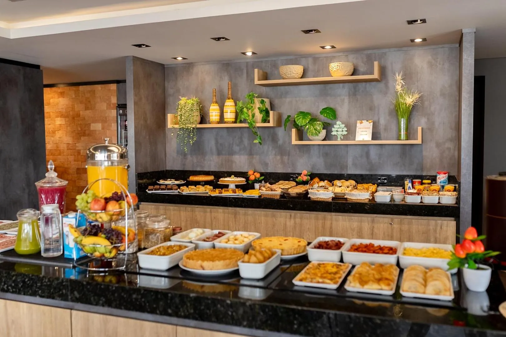 Buffet breakfast in Hotel 10 Ponta Grossa