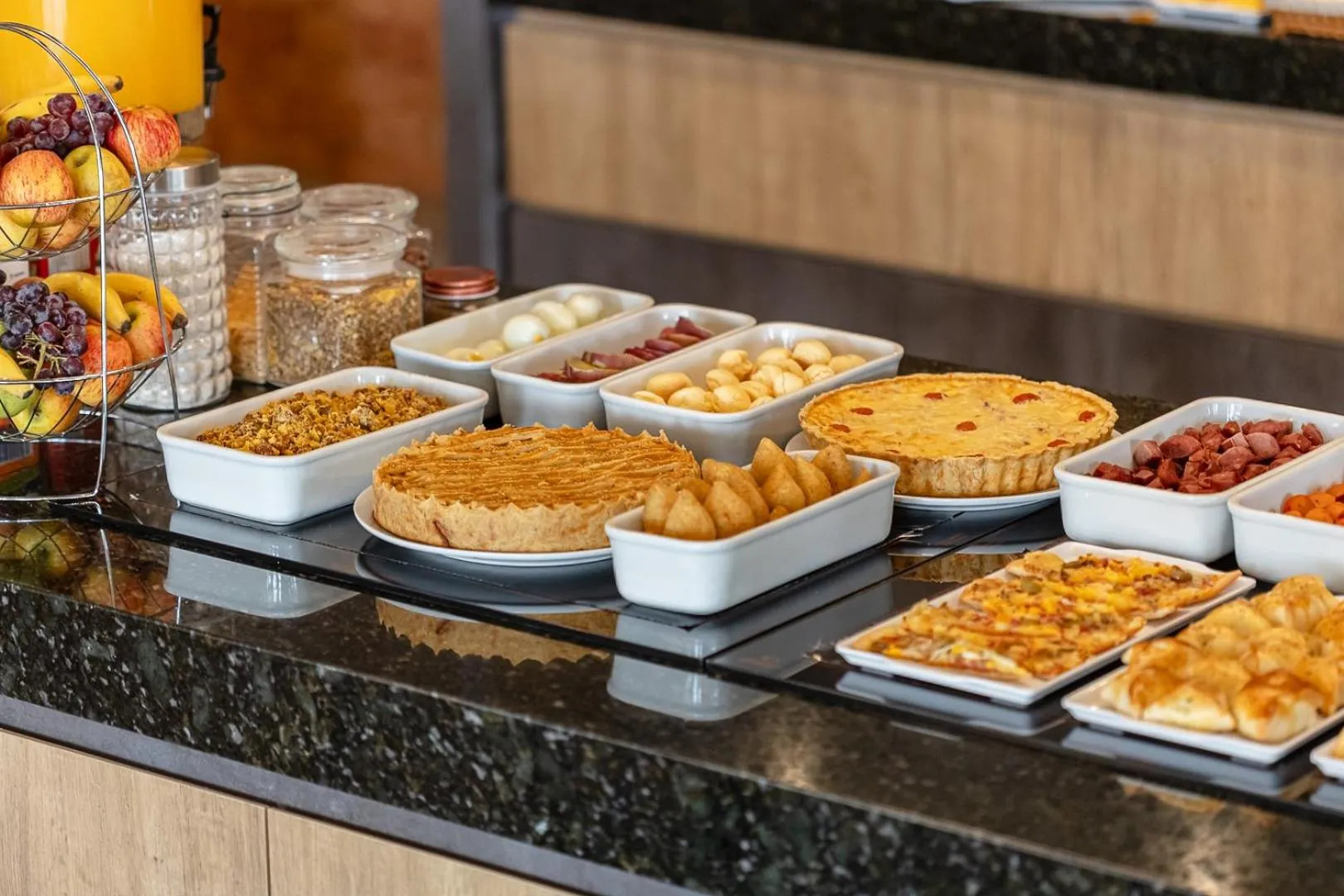 Buffet breakfast in Hotel 10 Ponta Grossa