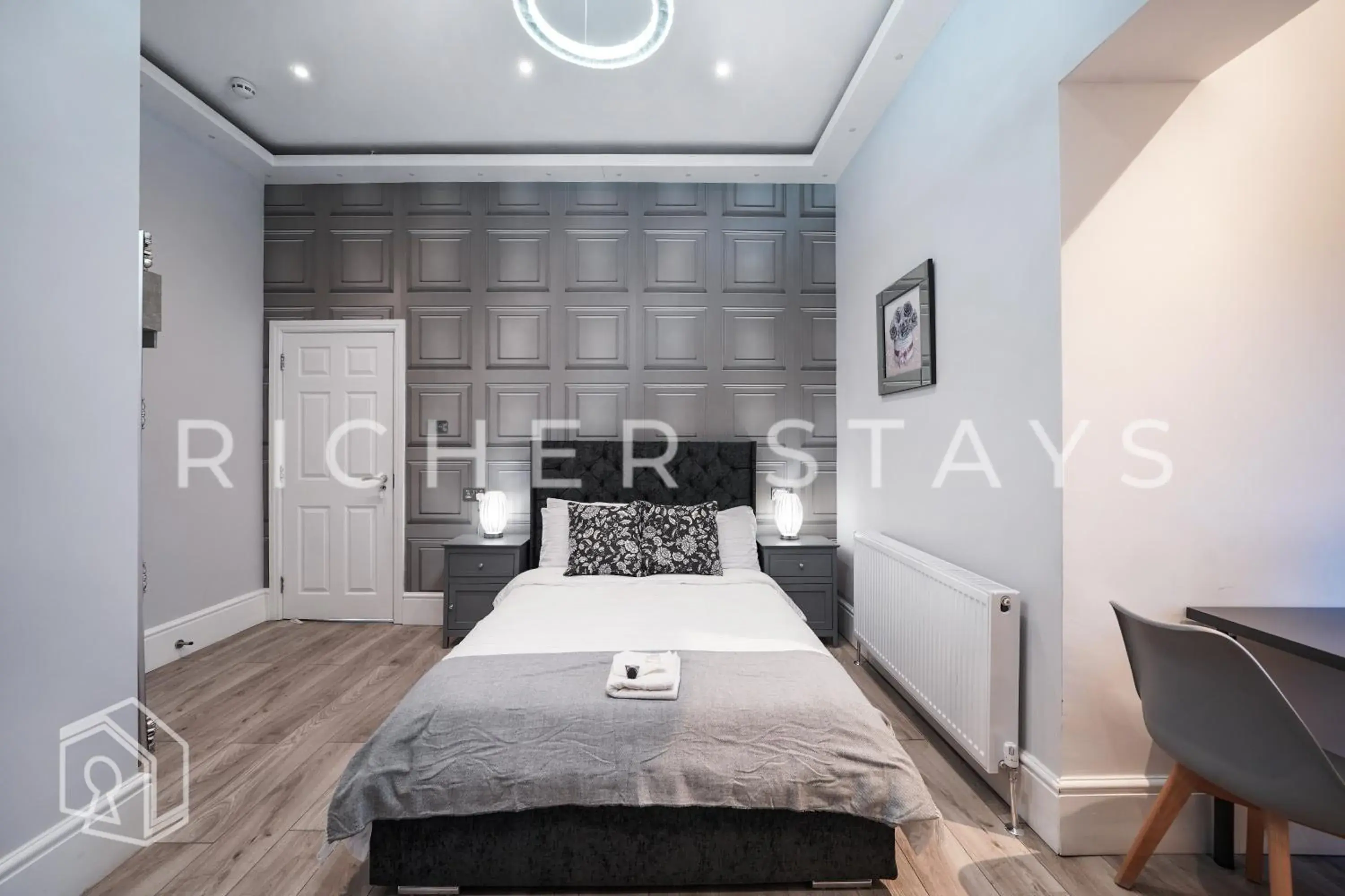 Double Room with Private Bathroom in Hackney Suites - En-suite rooms & amenities Double Room with Private Bathroom in Hackney Suites - En-suite rooms & amenities