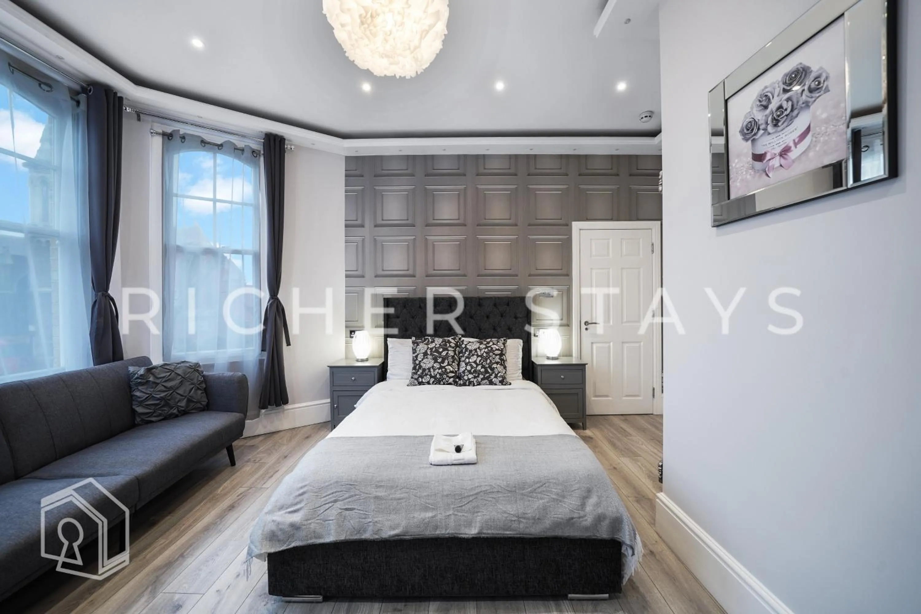 Bed in Hackney Suites - En-suite rooms & amenities