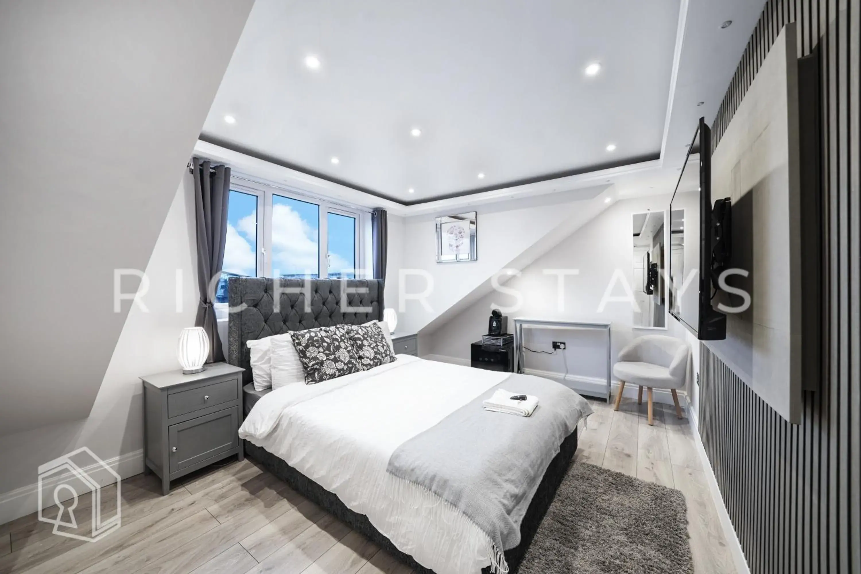 Double Room with Shared Bathroom in Hackney Suites - En-suite rooms & amenities Double Room with Shared Bathroom in Hackney Suites - En-suite rooms & amenities