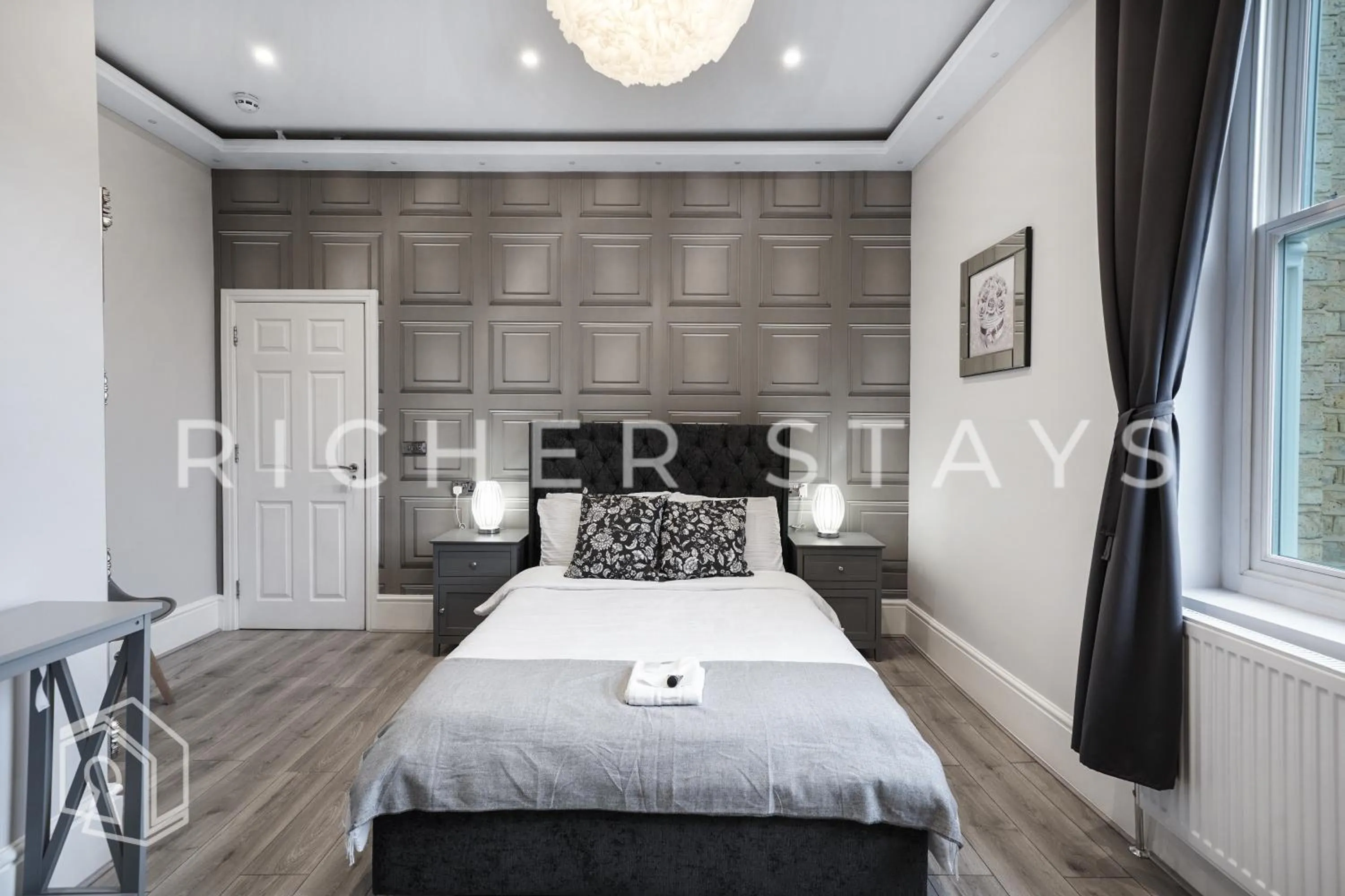 Bed in Hackney Suites - En-suite rooms & amenities